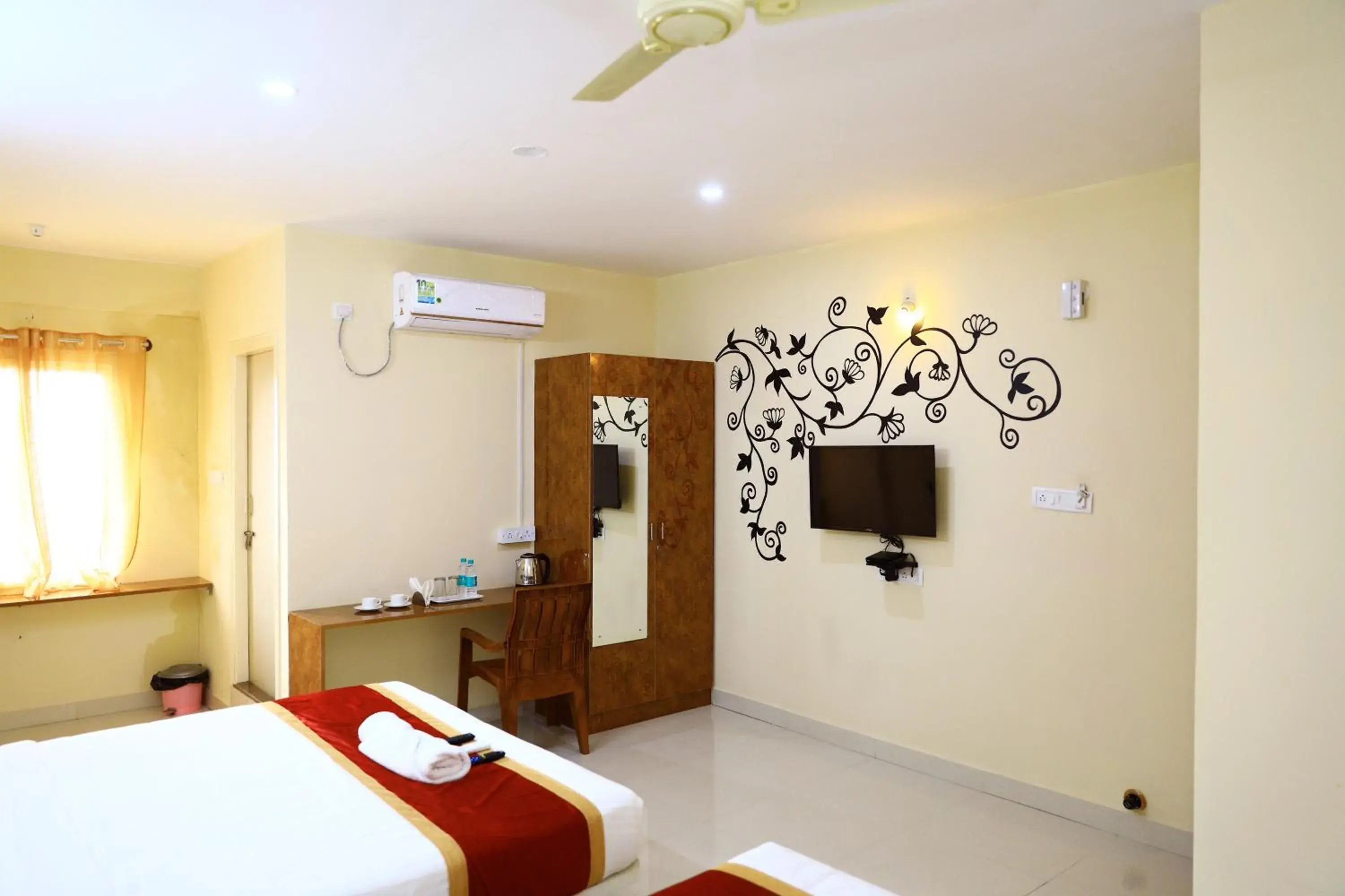 TV and multimedia, Bed in Sasthi Suites TV and multimedia, Bed in Sasthi Suites