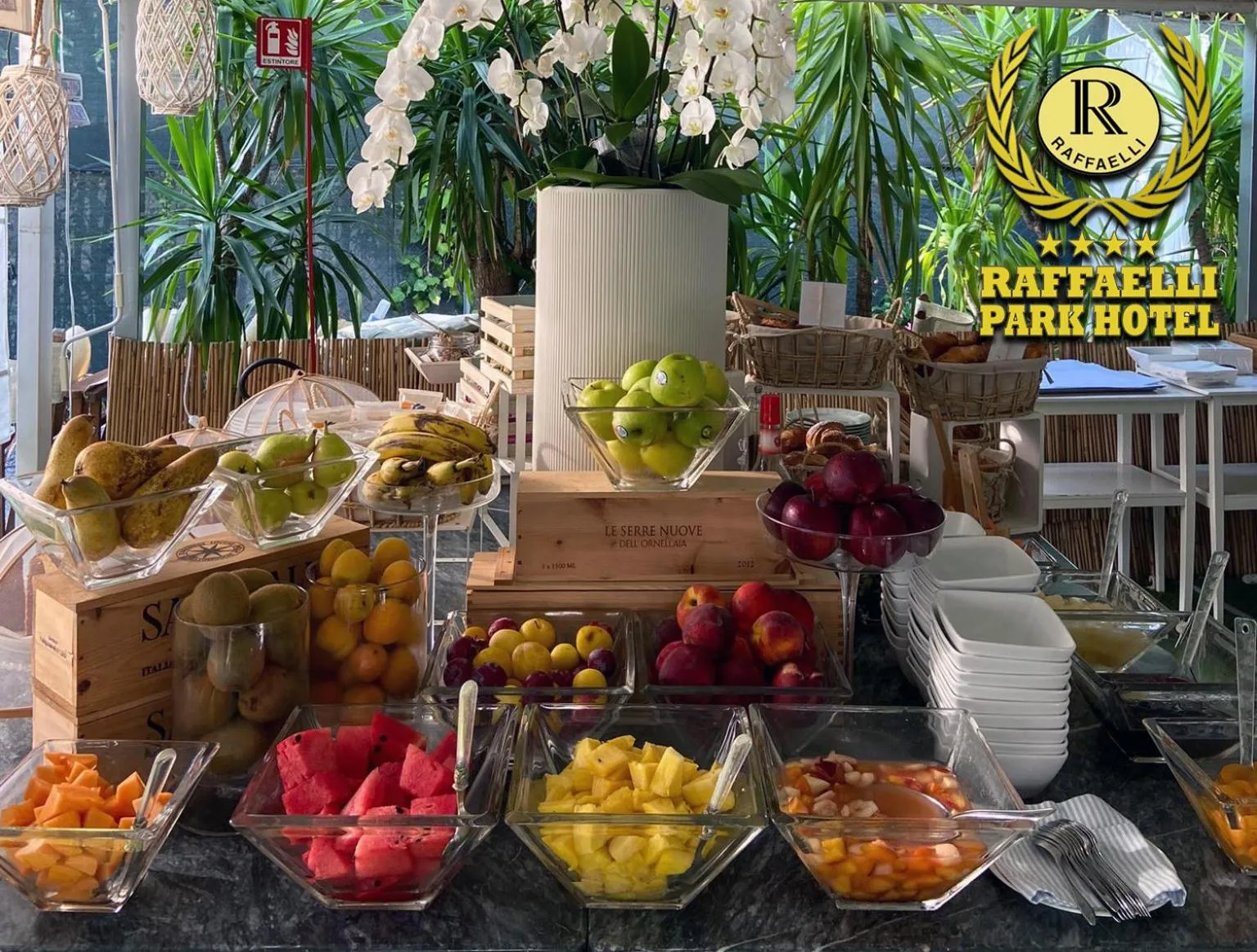 Restaurant/places to eat in Raffaelli Park Hotel