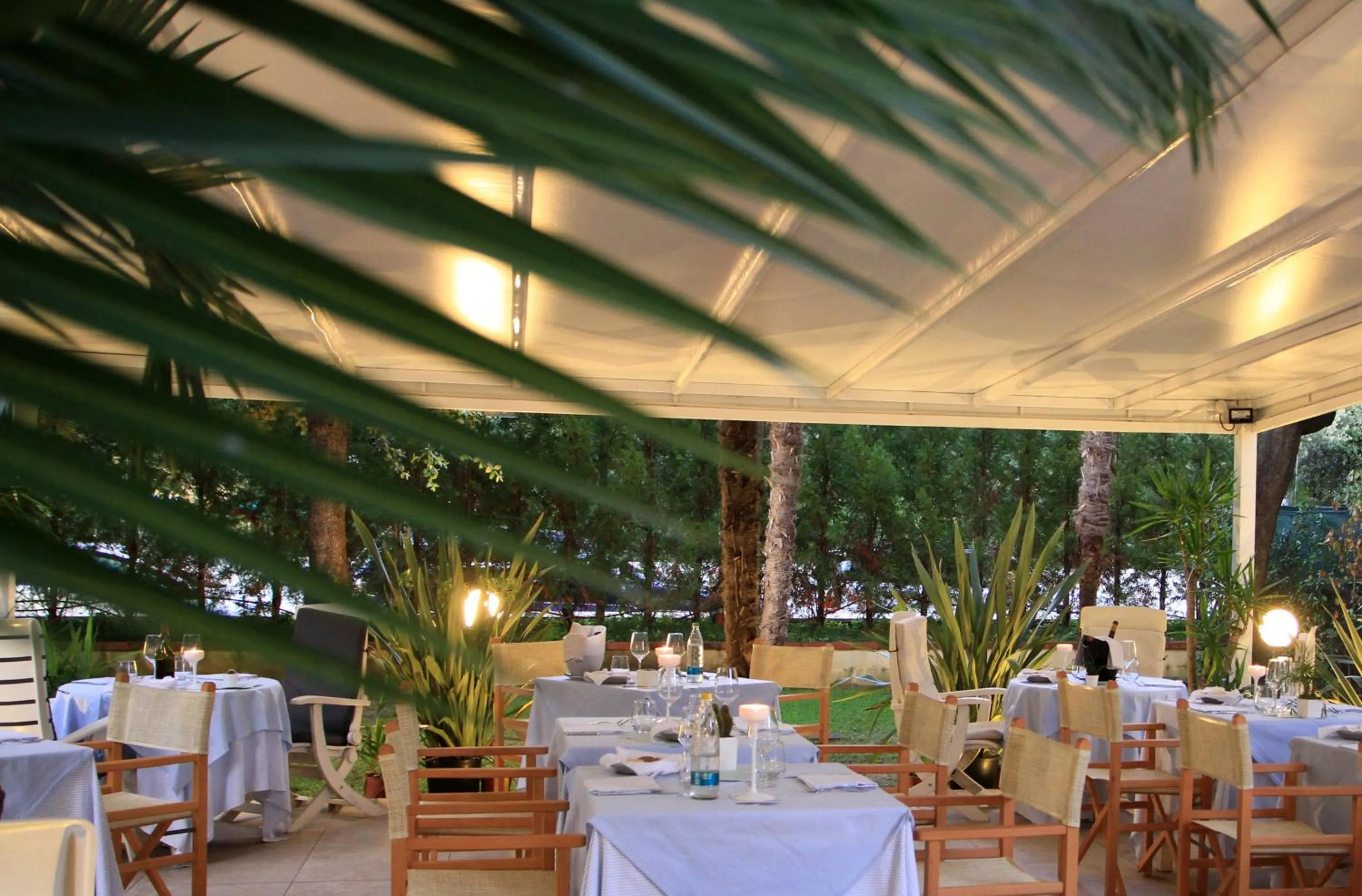 Restaurant/places to eat in Raffaelli Park Hotel