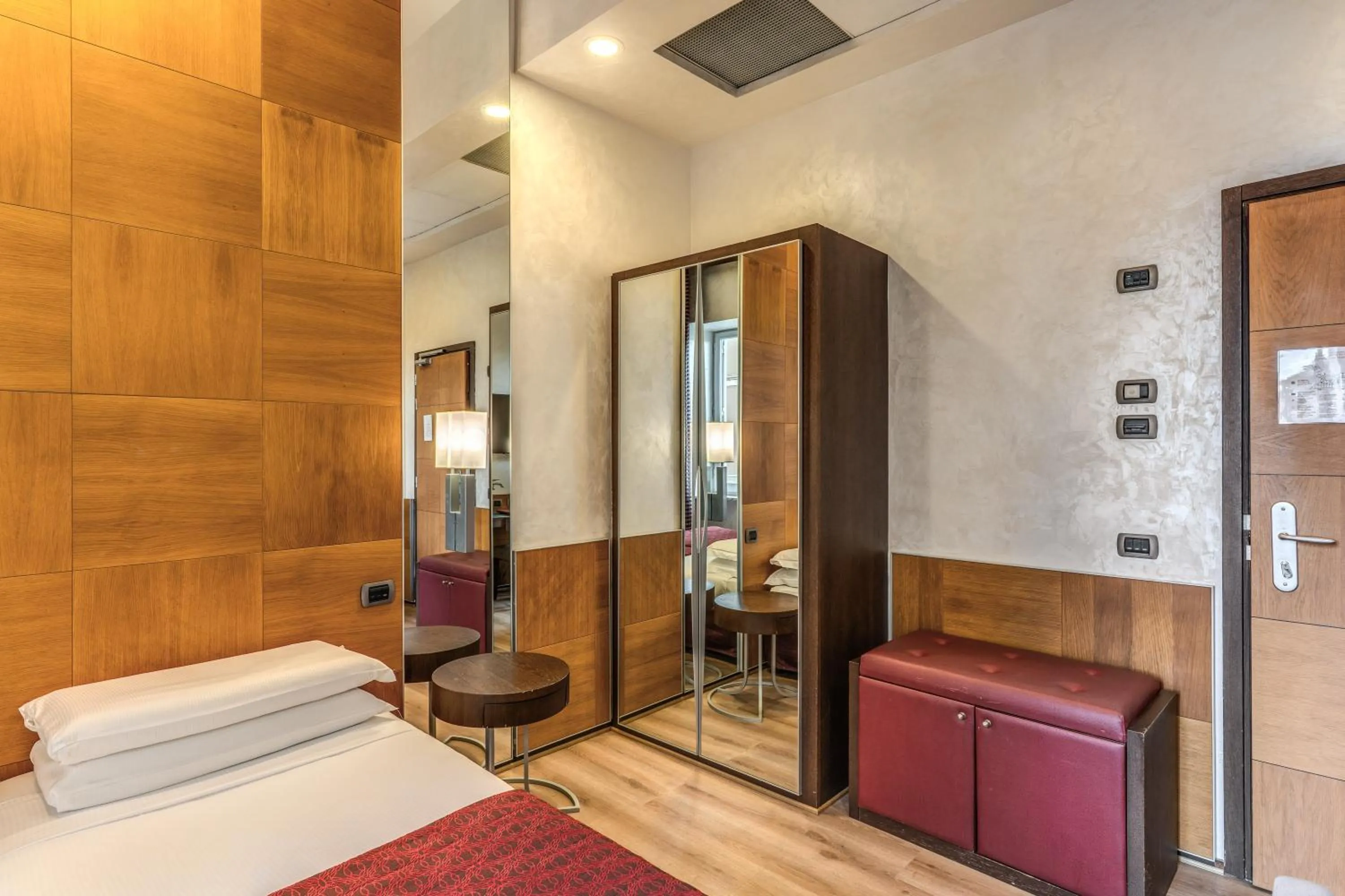 Photo of the whole room, Bed in Kolbe Hotel Rome