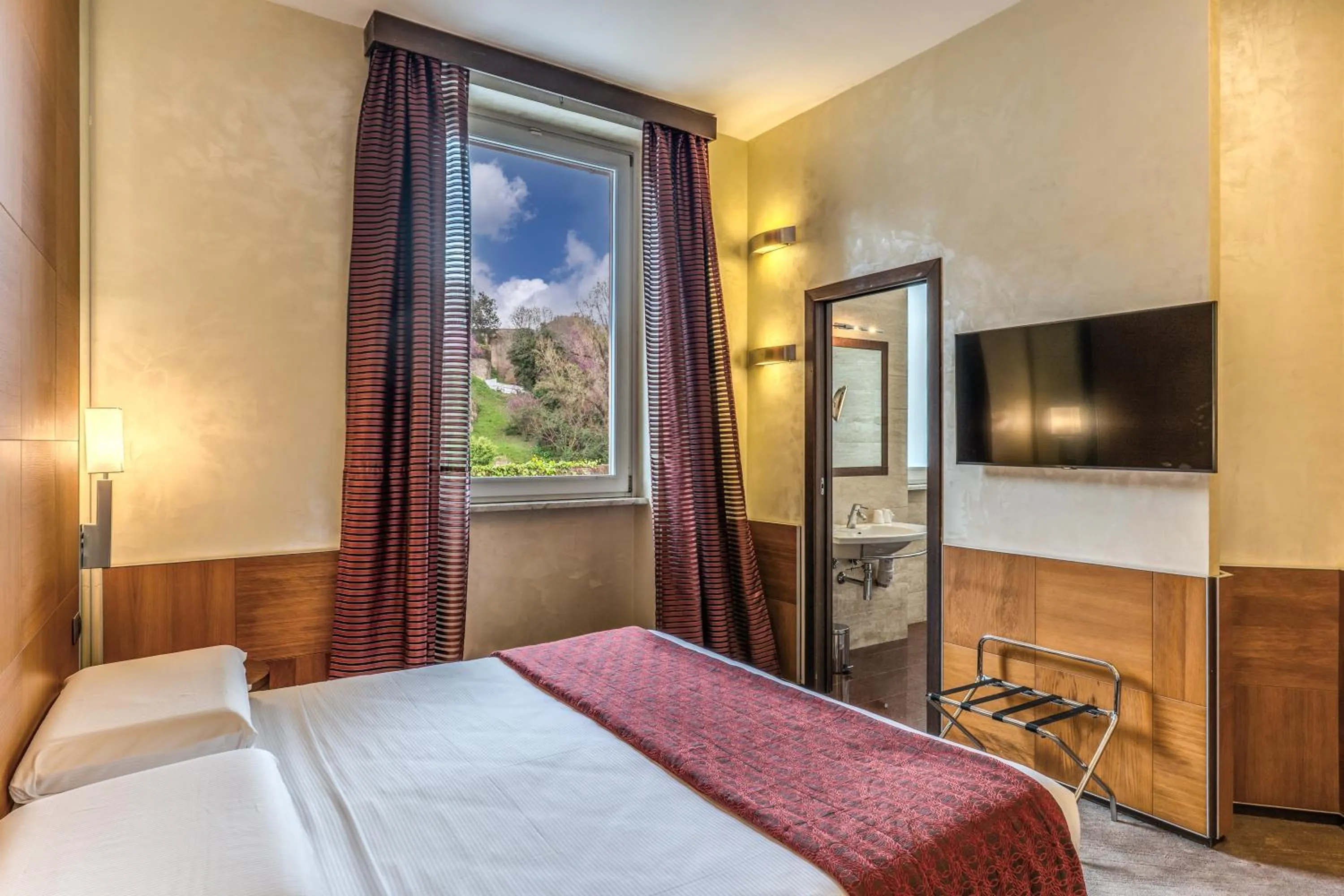 View (from property/room), Bed in Kolbe Hotel Rome