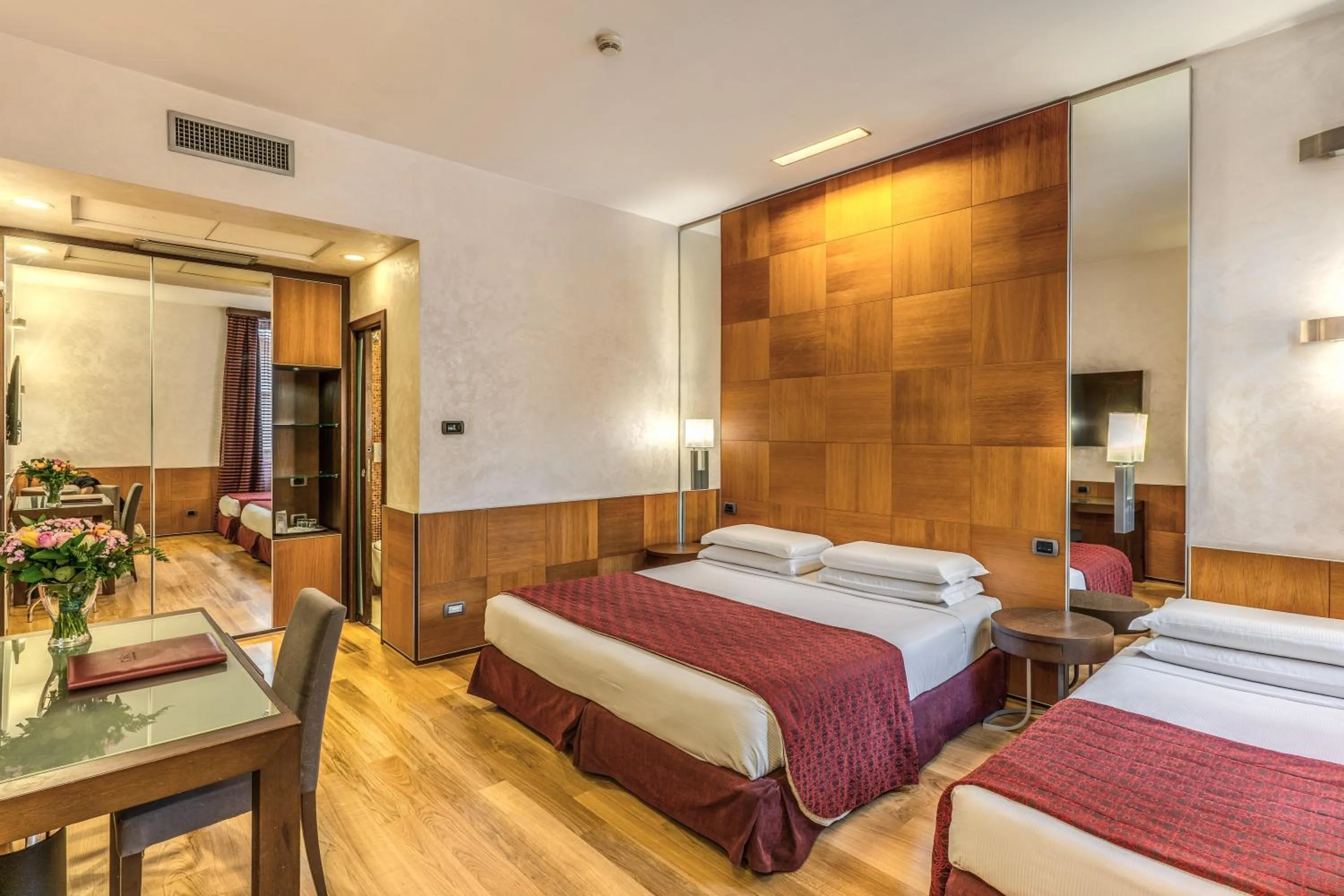 Photo of the whole room, Bed in Kolbe Hotel Rome