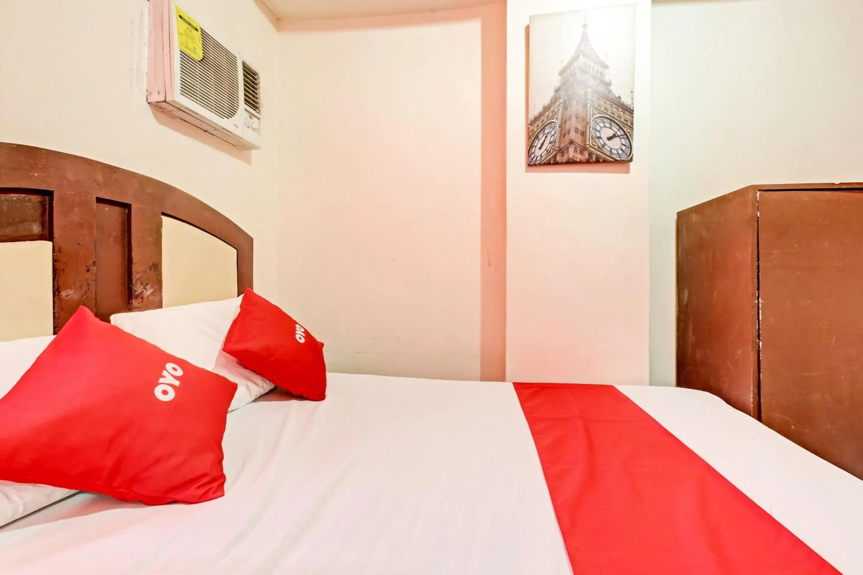 Bedroom, Bed in OYO 894 Cosmo Hotel P Campa Manila Bedroom, Bed in OYO 894 Cosmo Hotel P Campa Manila