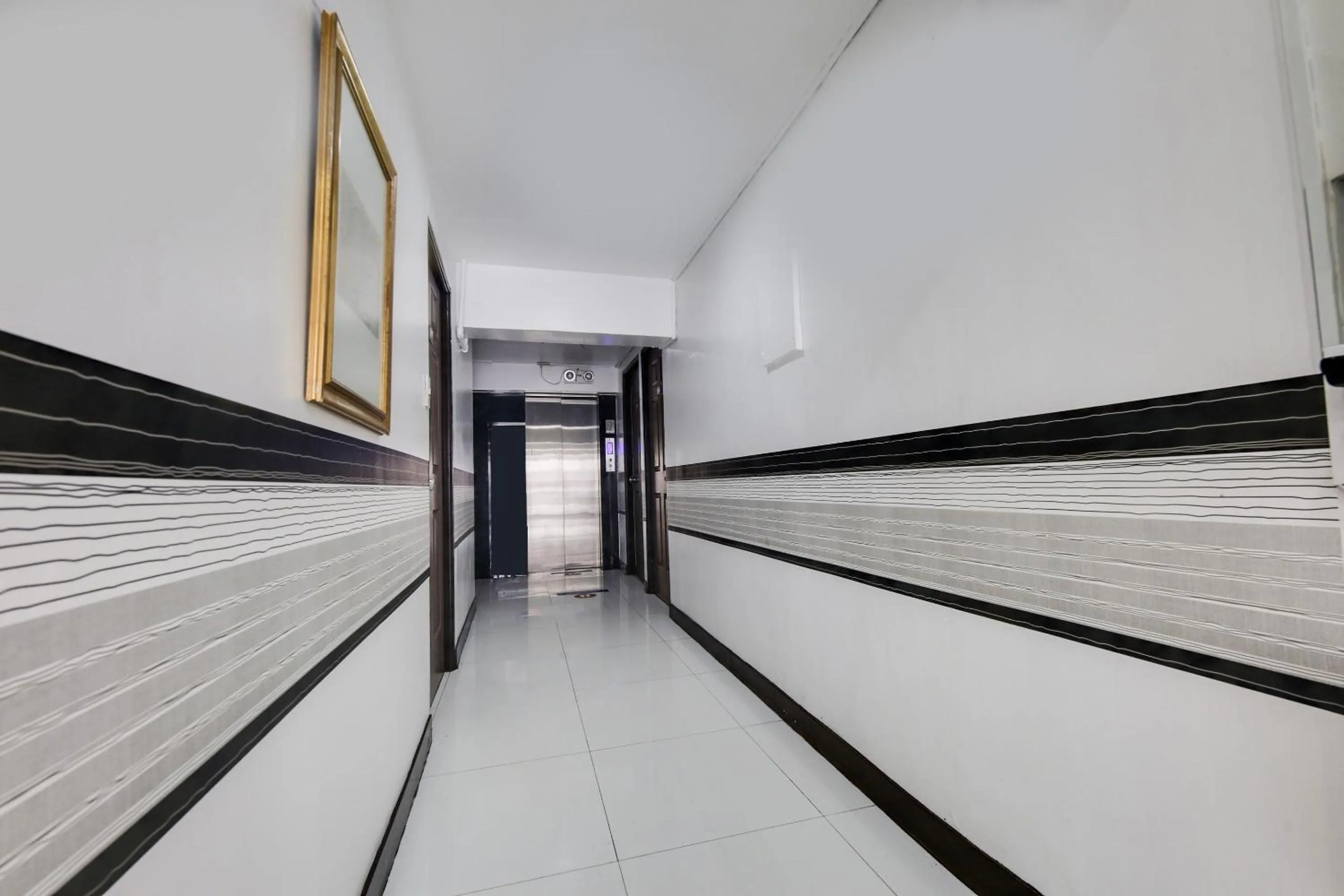 Lobby or reception in OYO 894 Cosmo Hotel P Campa Manila