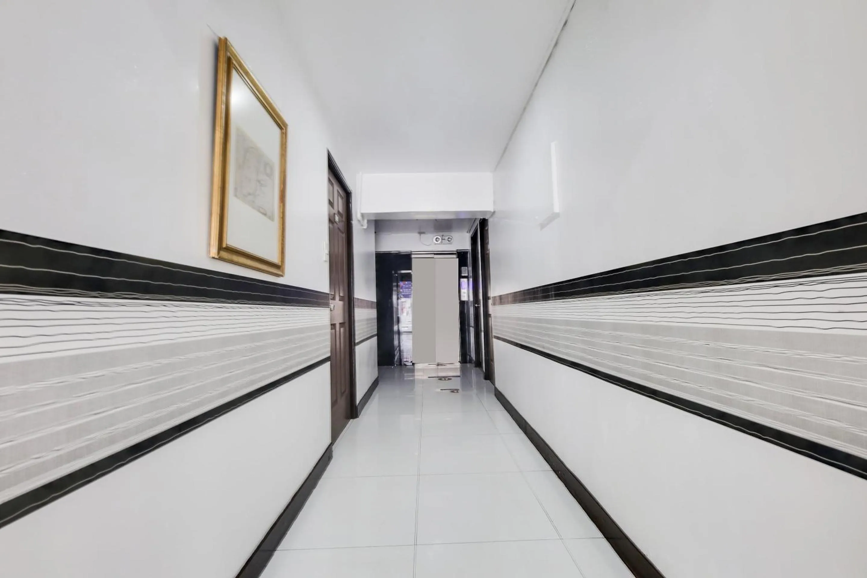 Lobby or reception in OYO 894 Cosmo Hotel P Campa Manila