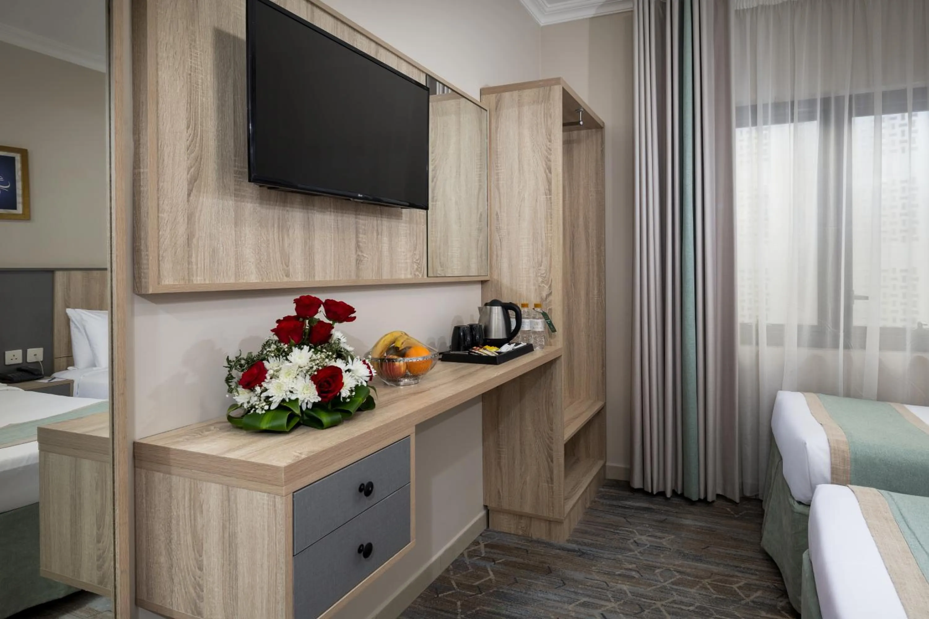 Photo of the whole room, Bed in Emaar Taiba Hotel