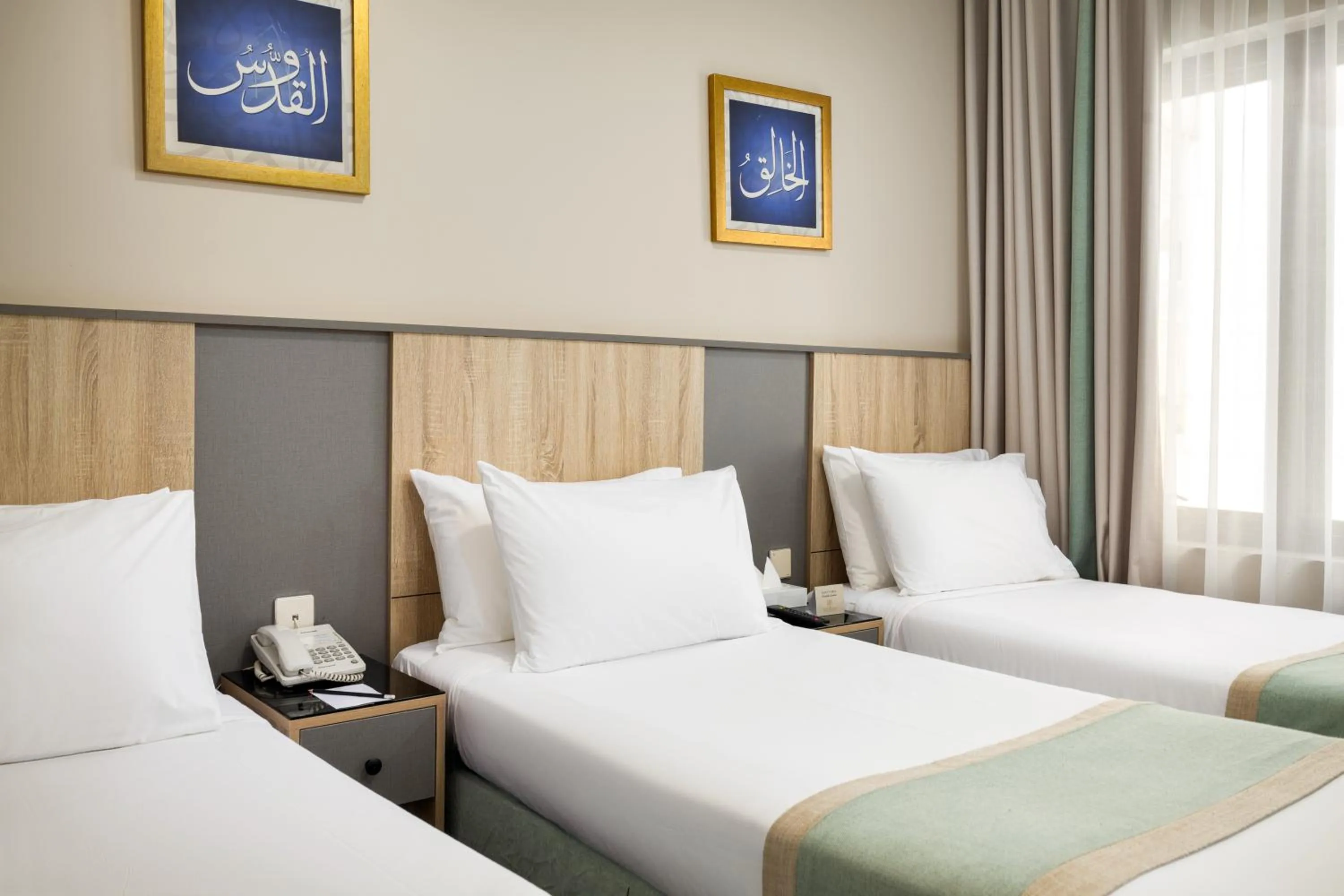 Photo of the whole room, Bed in Emaar Taiba Hotel