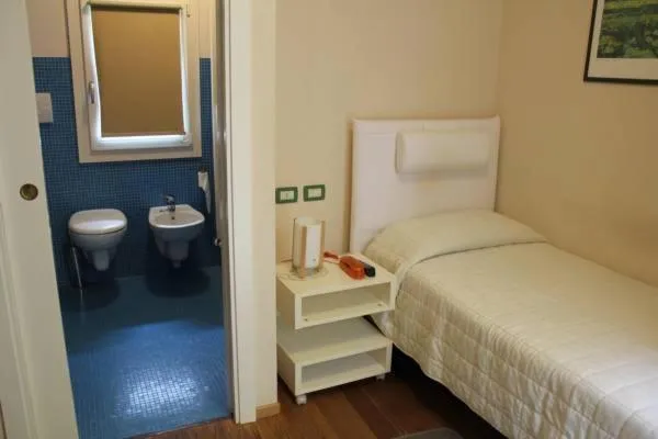 Toilet, Bed in Terantiga