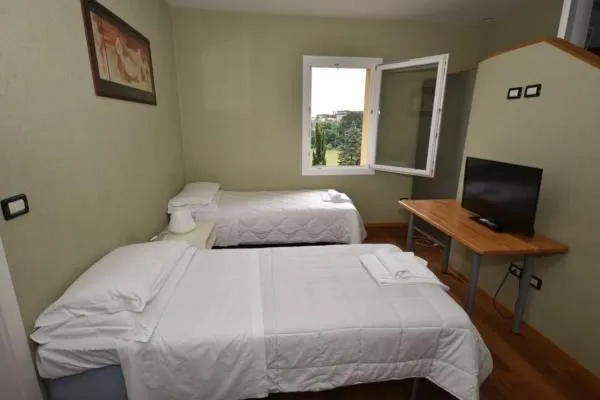 Photo of the whole room, Bed in Terantiga