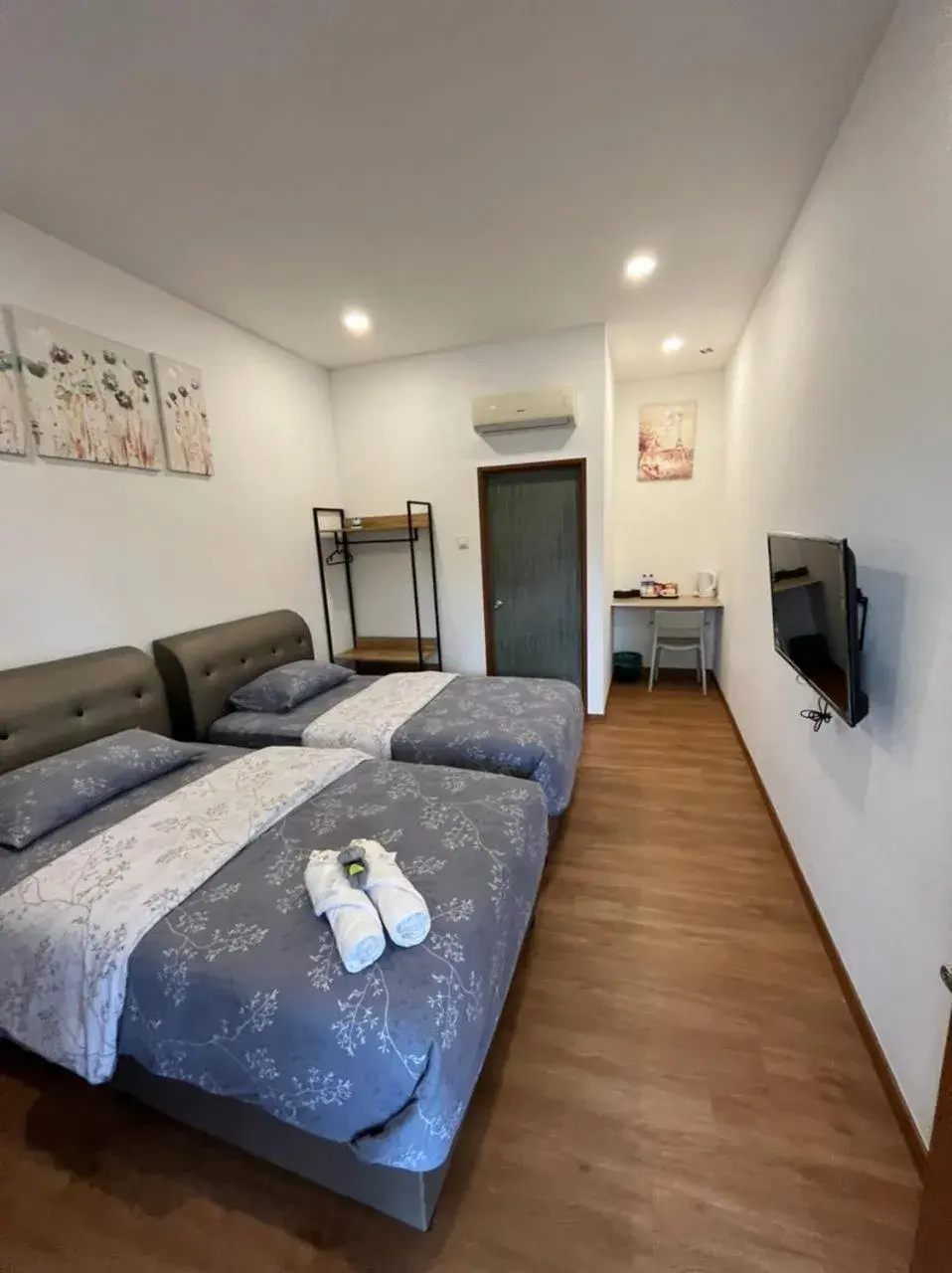 Twin Room in Raintown Cottage Twin Room in Raintown Cottage