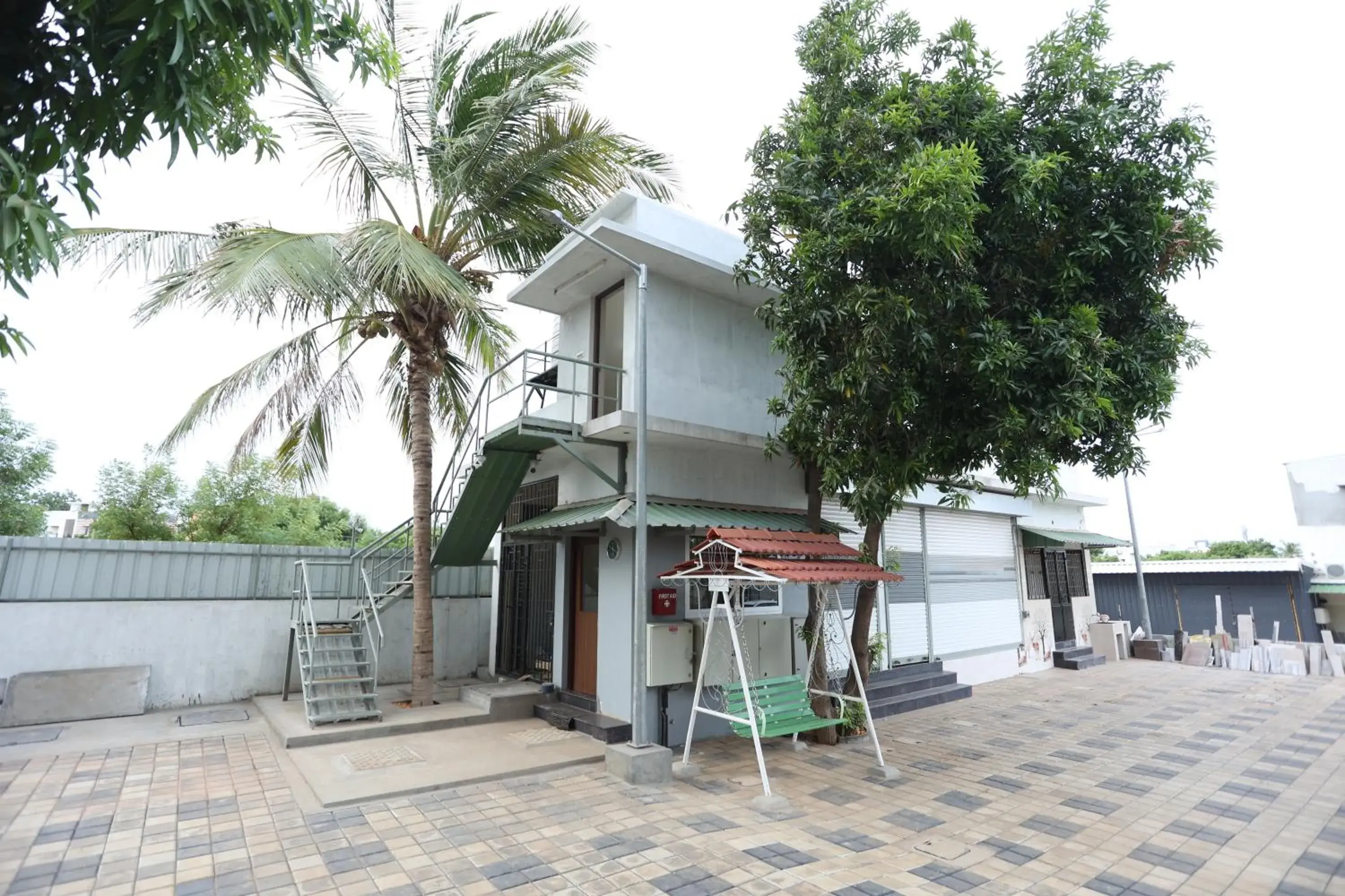 Property building in Minas Manor Property building in Minas Manor