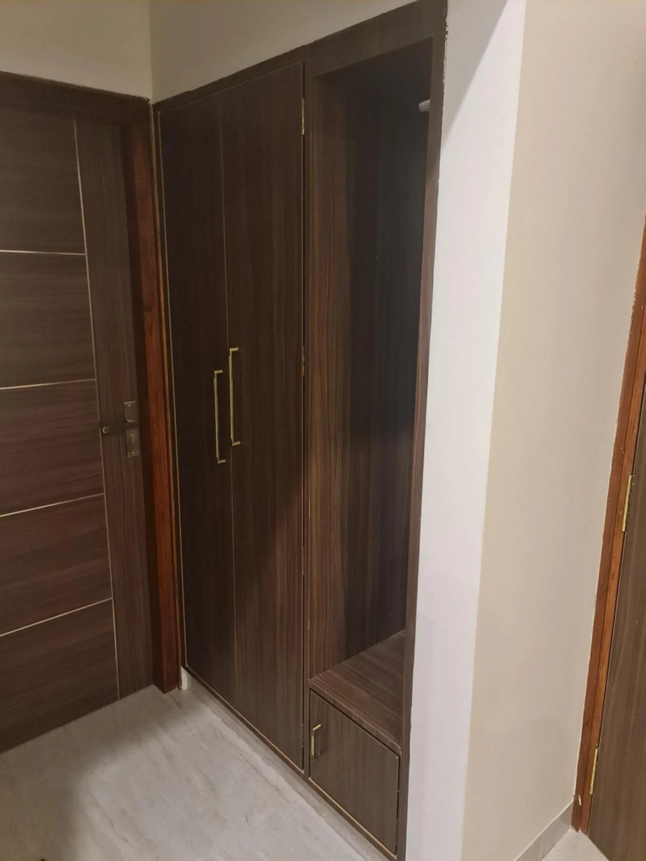 wardrobe in Minas Manor