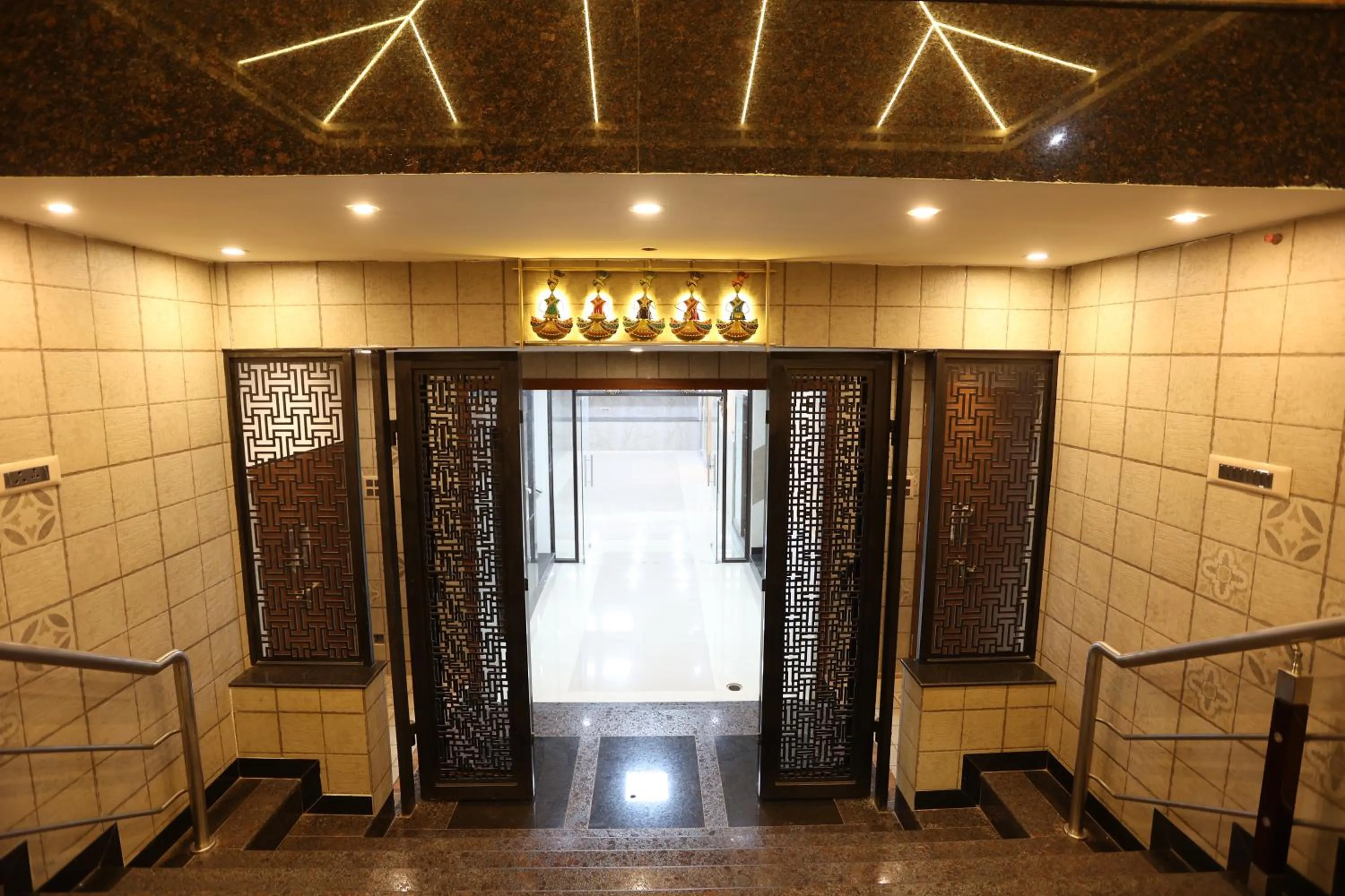 Facade/entrance in Minas Manor