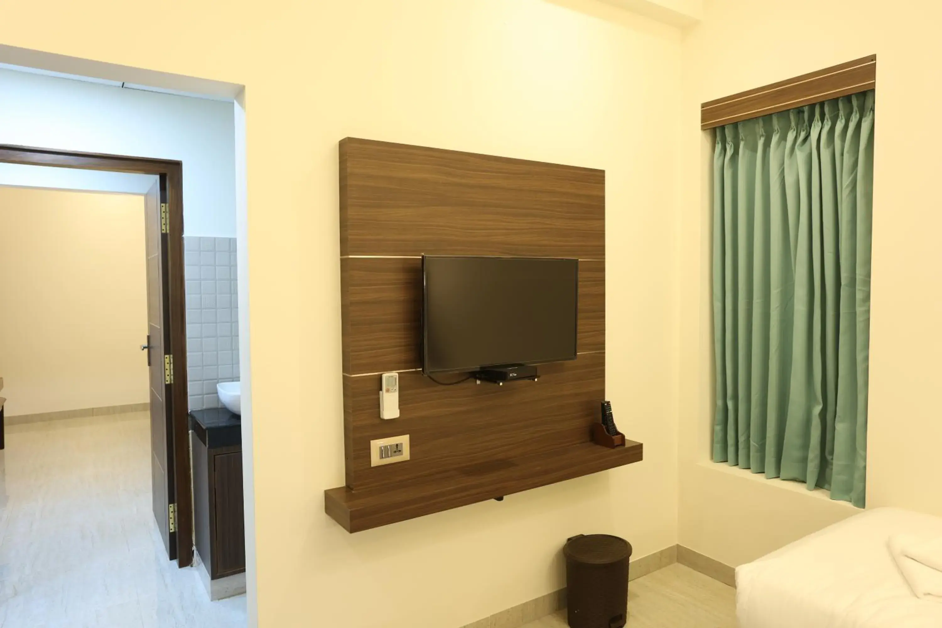 TV and multimedia, Bed in Minas Manor TV and multimedia, Bed in Minas Manor