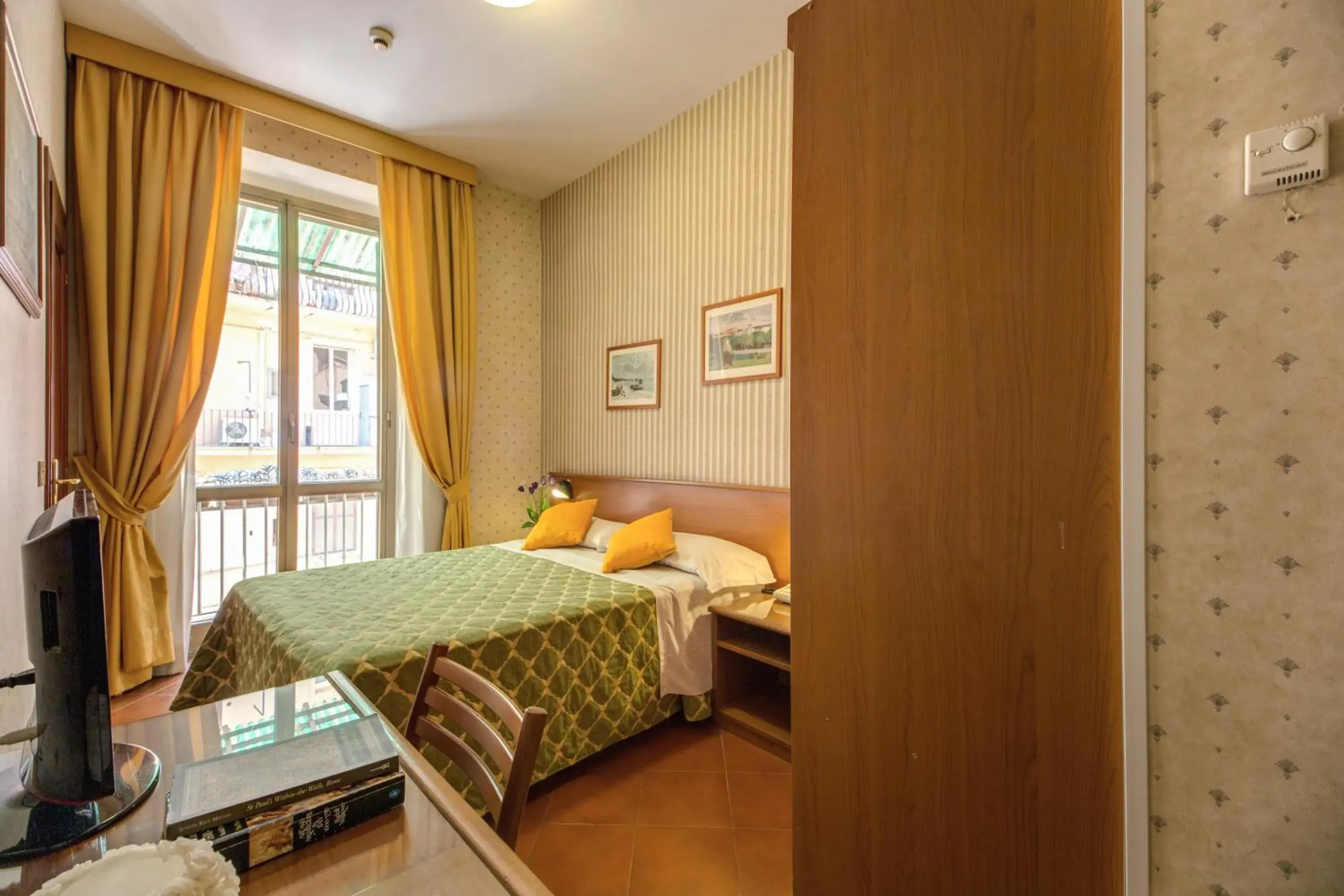 Spring, Bed in Hotel Corona Spring, Bed in Hotel Corona