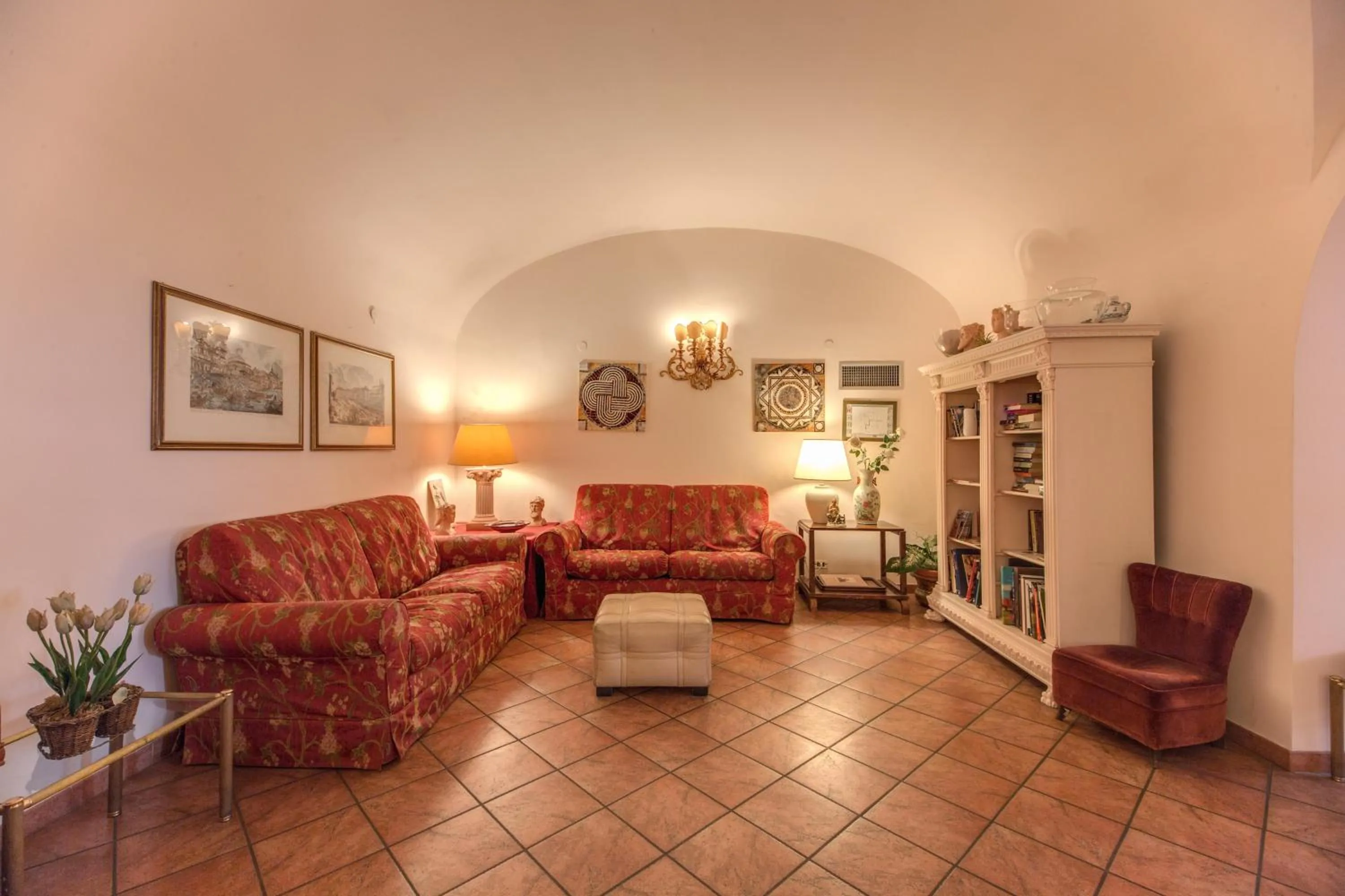 Communal lounge/ TV room in Hotel Corona