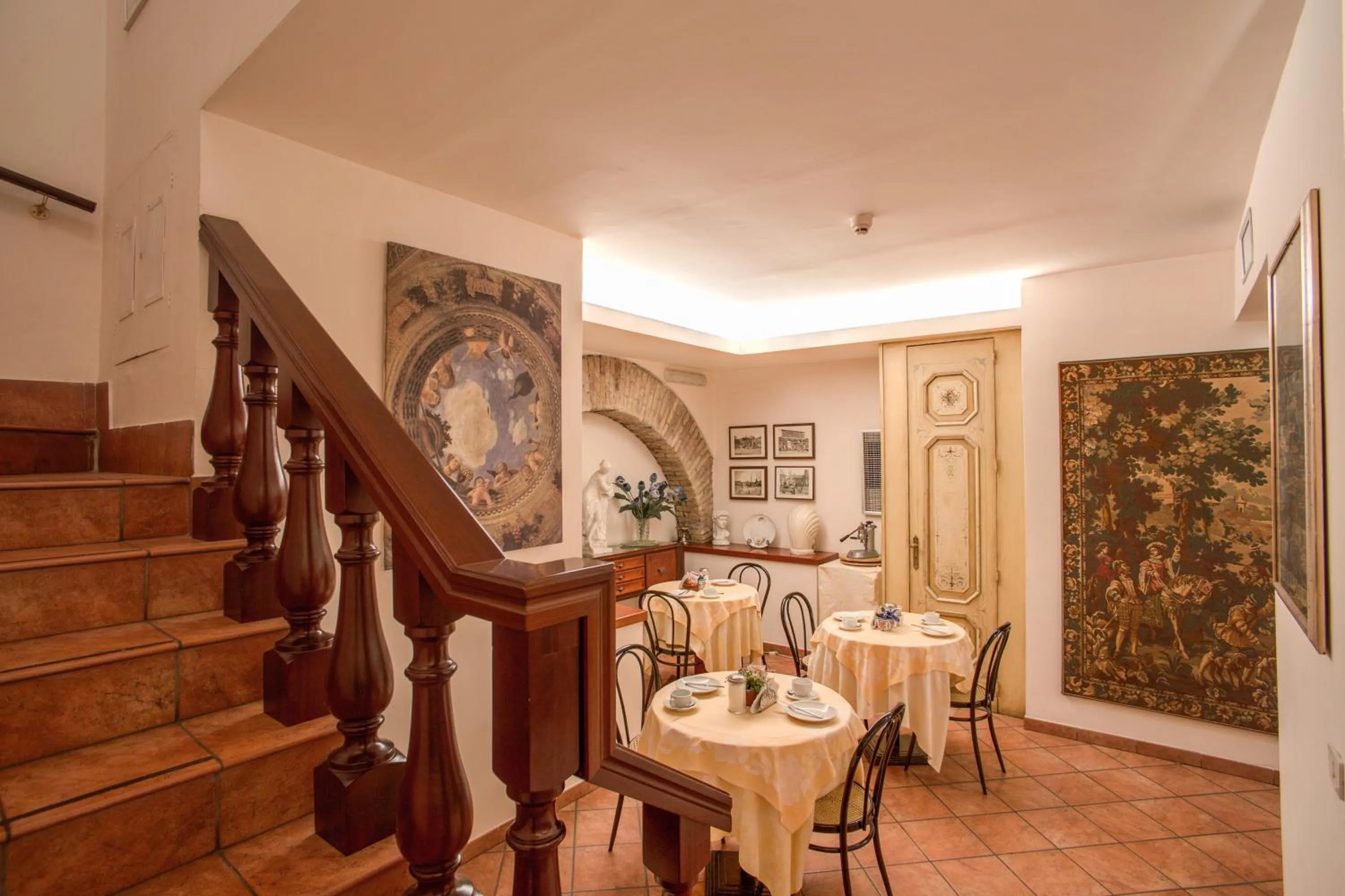 Restaurant/places to eat in Hotel Corona