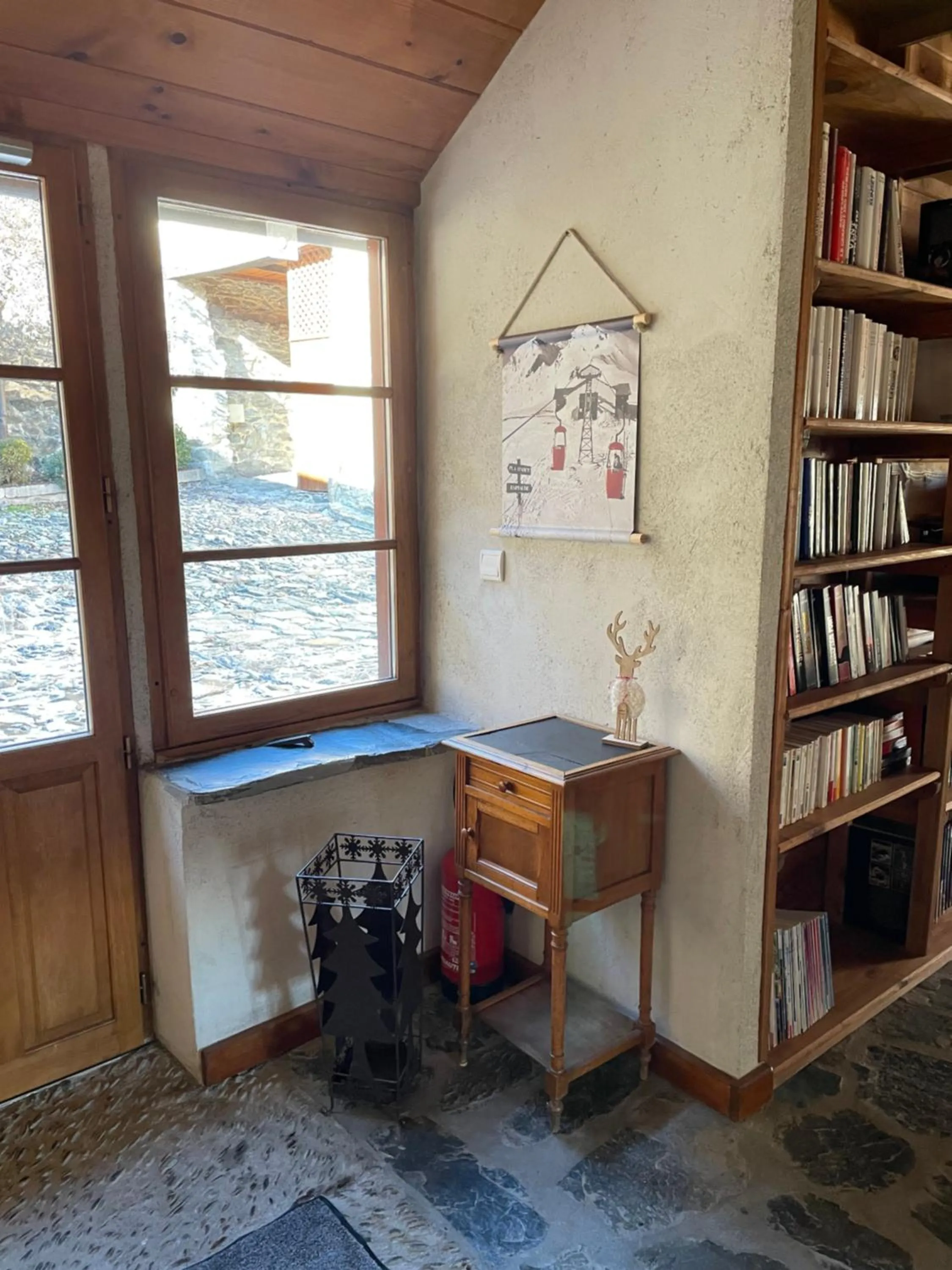 Library in Ferme de Soulan, gîtes de charme
