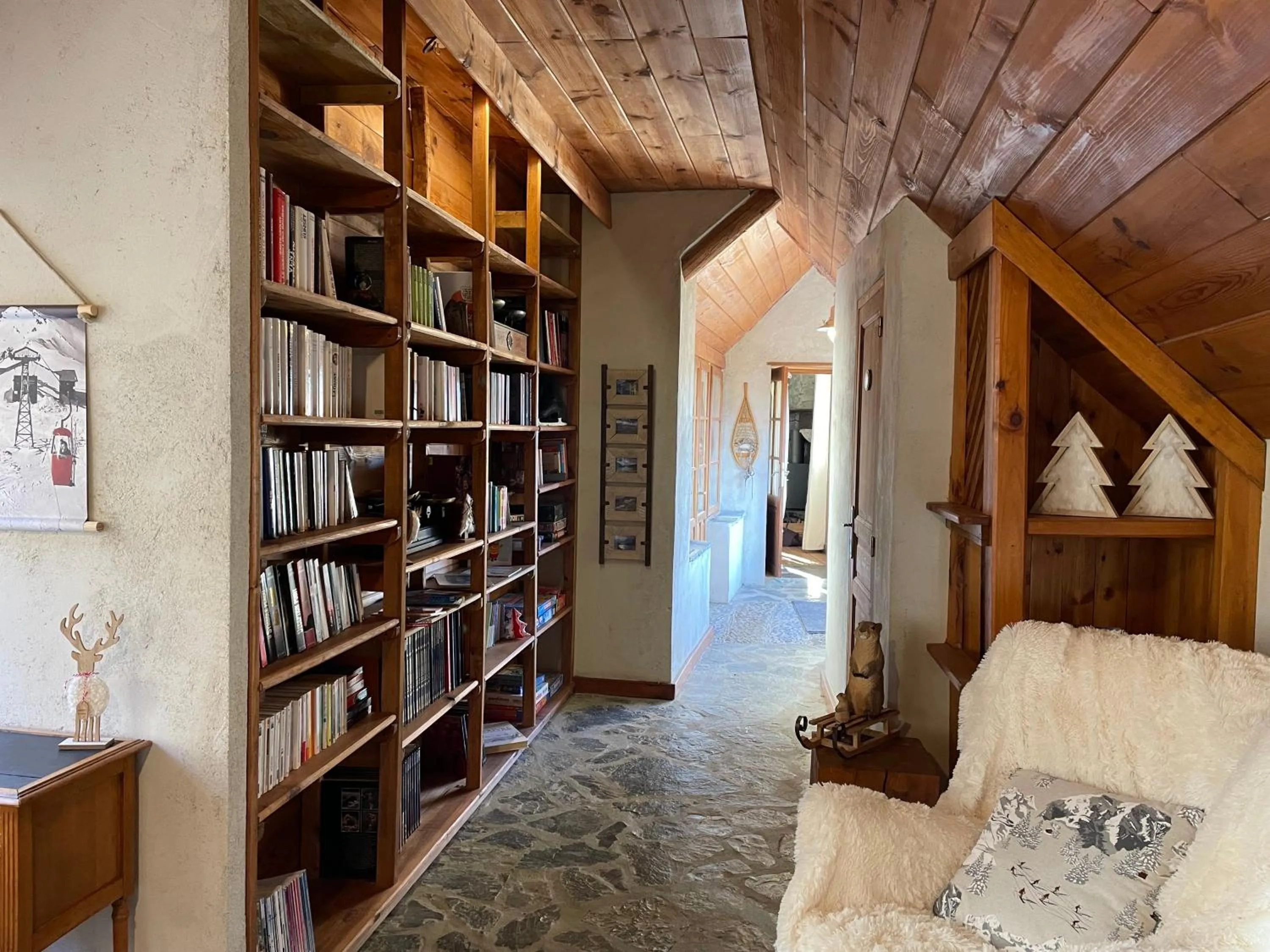 Library in Ferme de Soulan, gîtes de charme