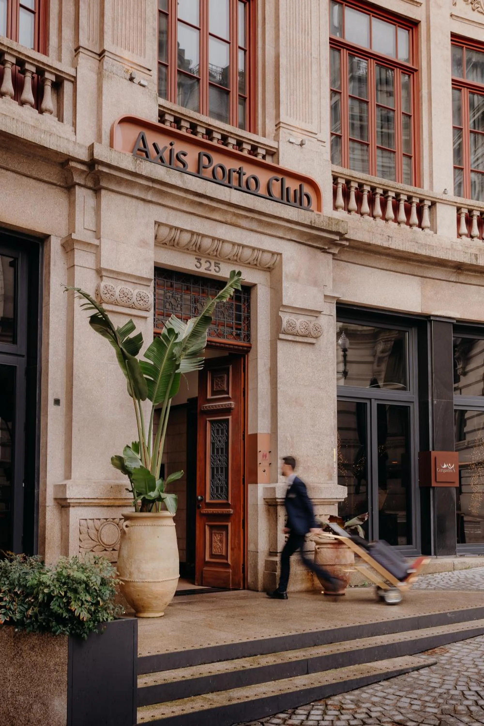 Facade/entrance in Axis Porto Club Aliados