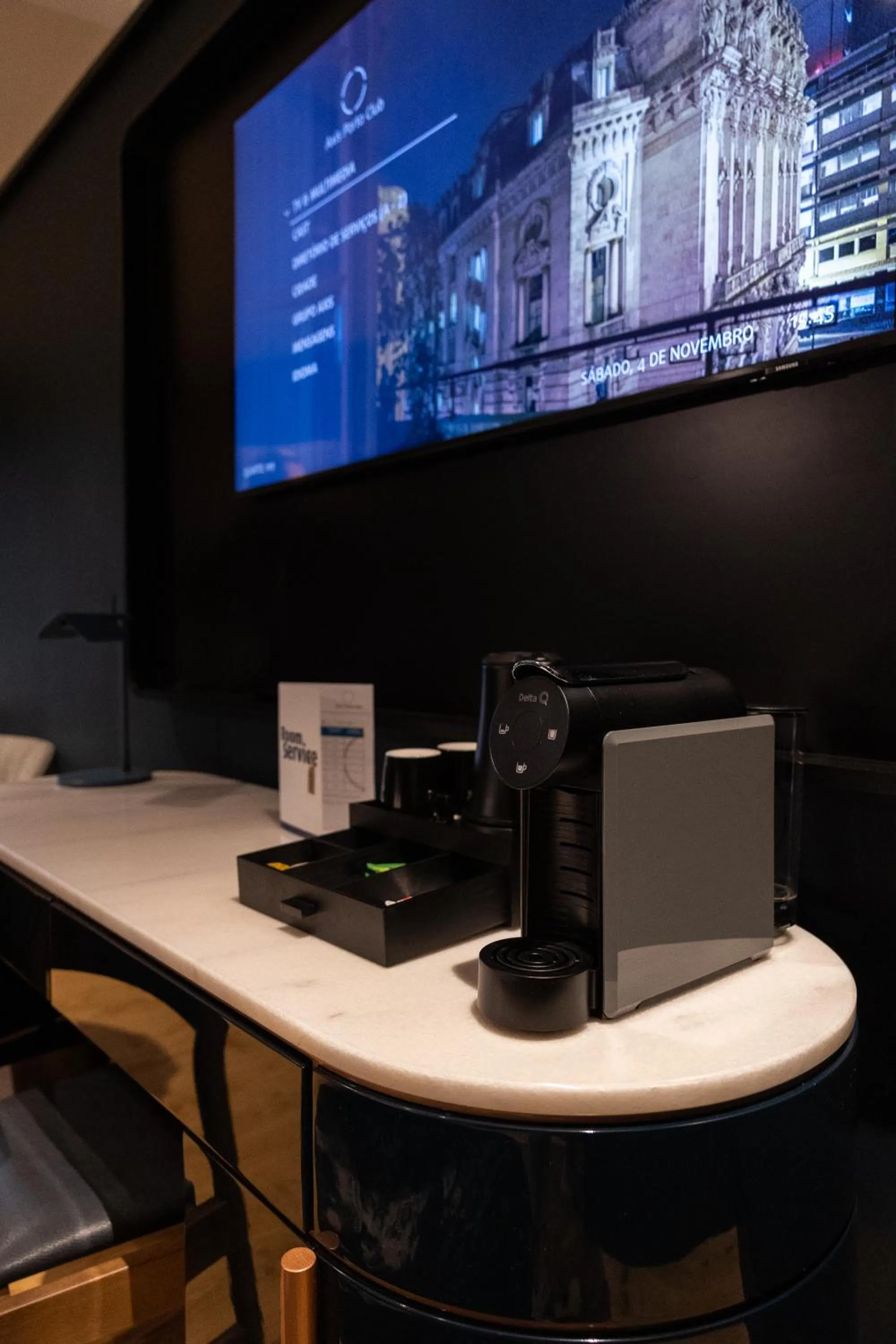 Coffee/tea facilities in Axis Porto Club Aliados