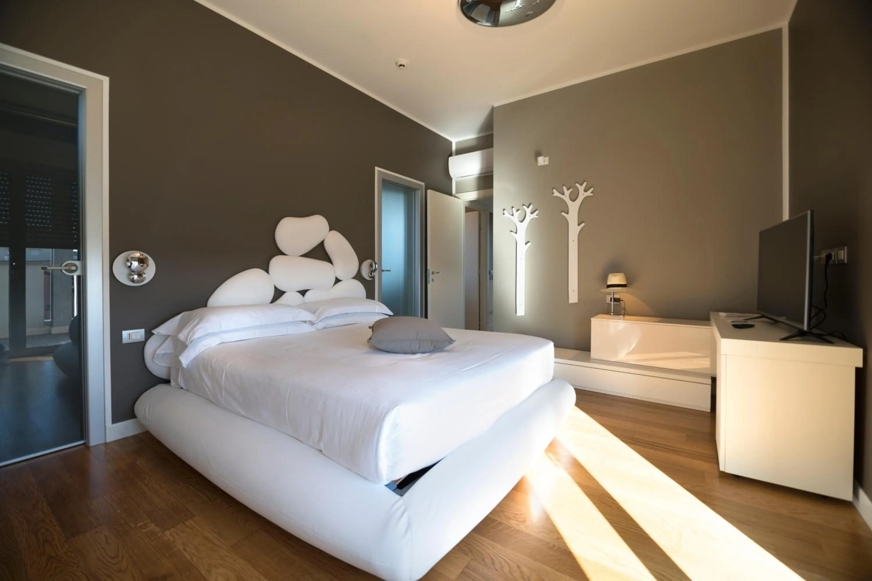 Bed in The One Hotel - Designed for Adults - Pet lovers