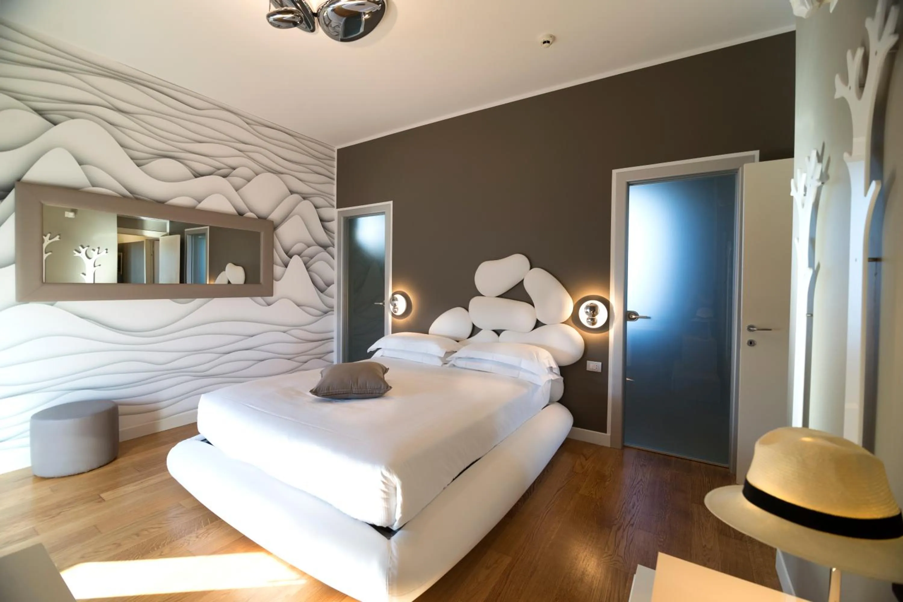Bedroom, Bed in The One Hotel - Designed for Adults - Pet lovers