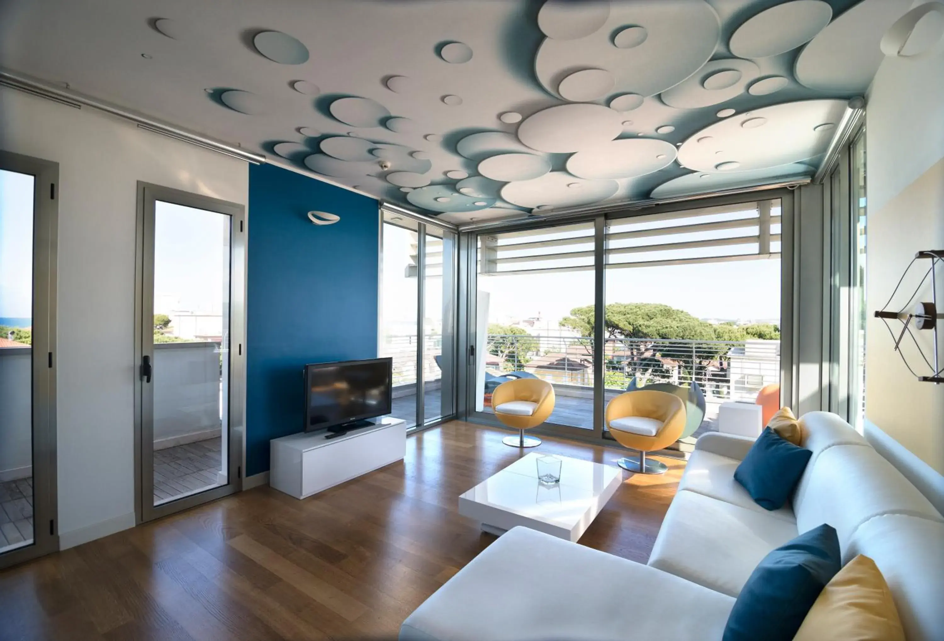 Living room in The One Hotel - Designed for Adults - Pet lovers Living room in The One Hotel - Designed for Adults - Pet lovers