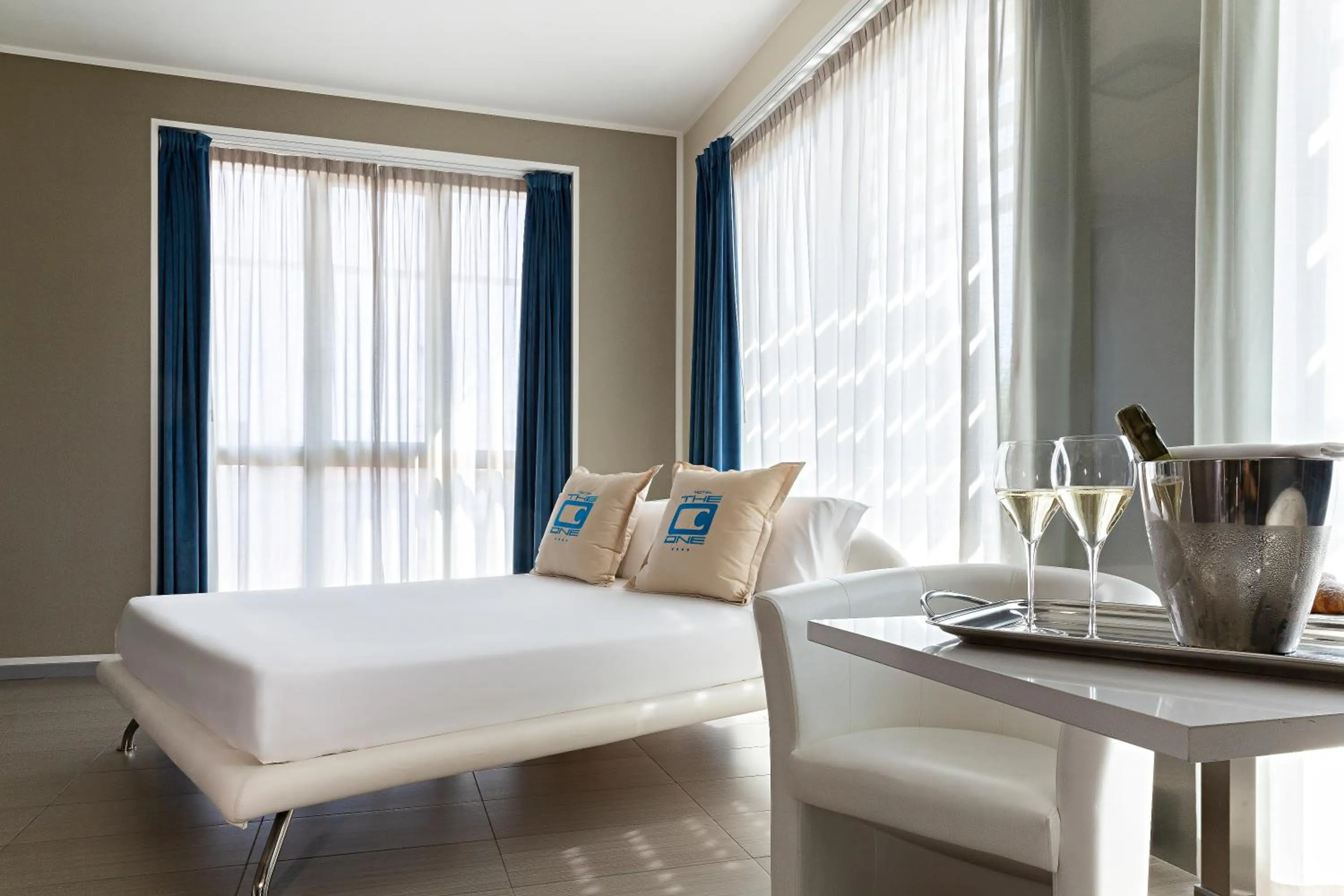 Bedroom, Bed in The One Hotel - Designed for Adults - Pet lovers