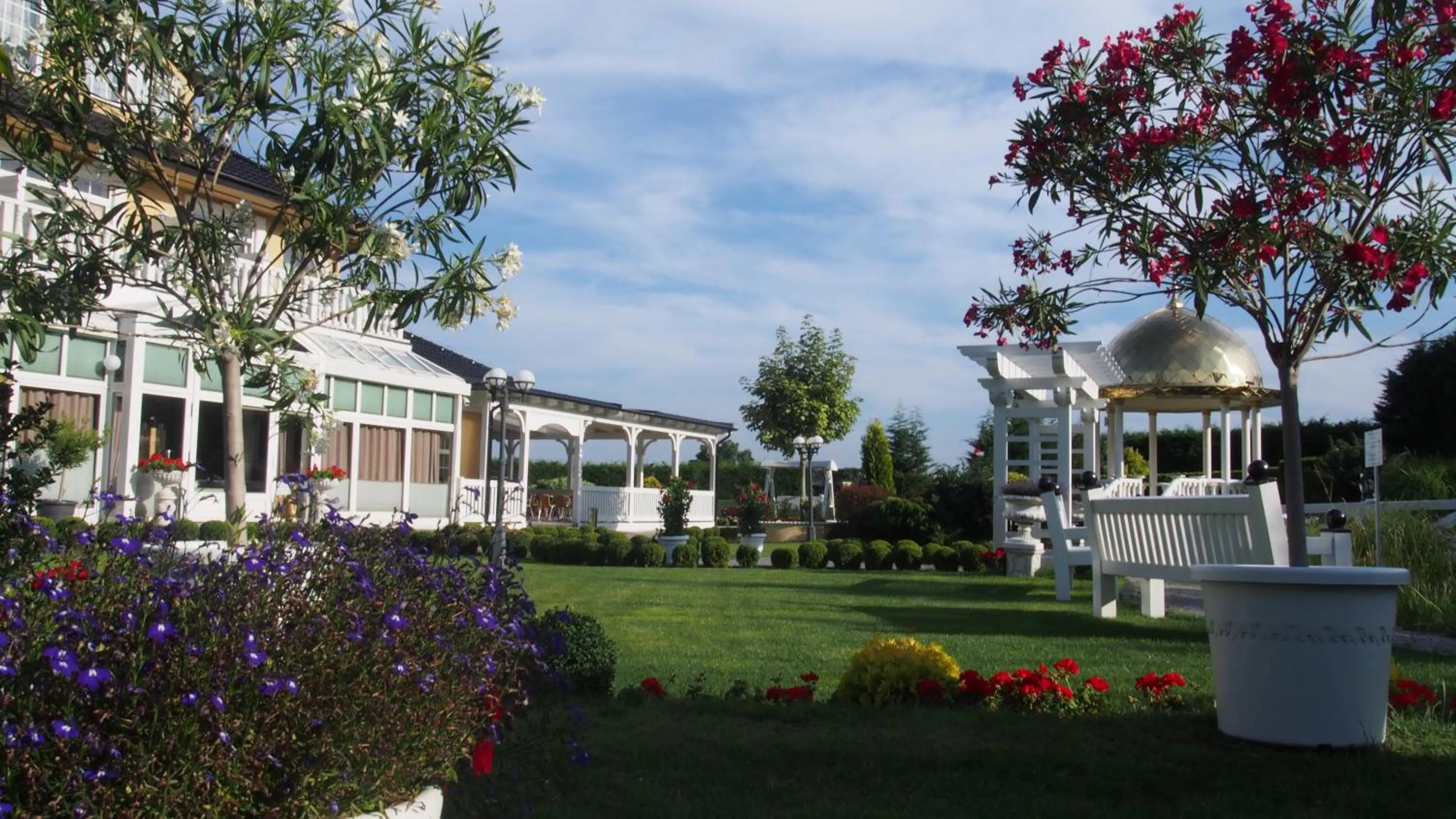 Property building in Dworek Hetmanski