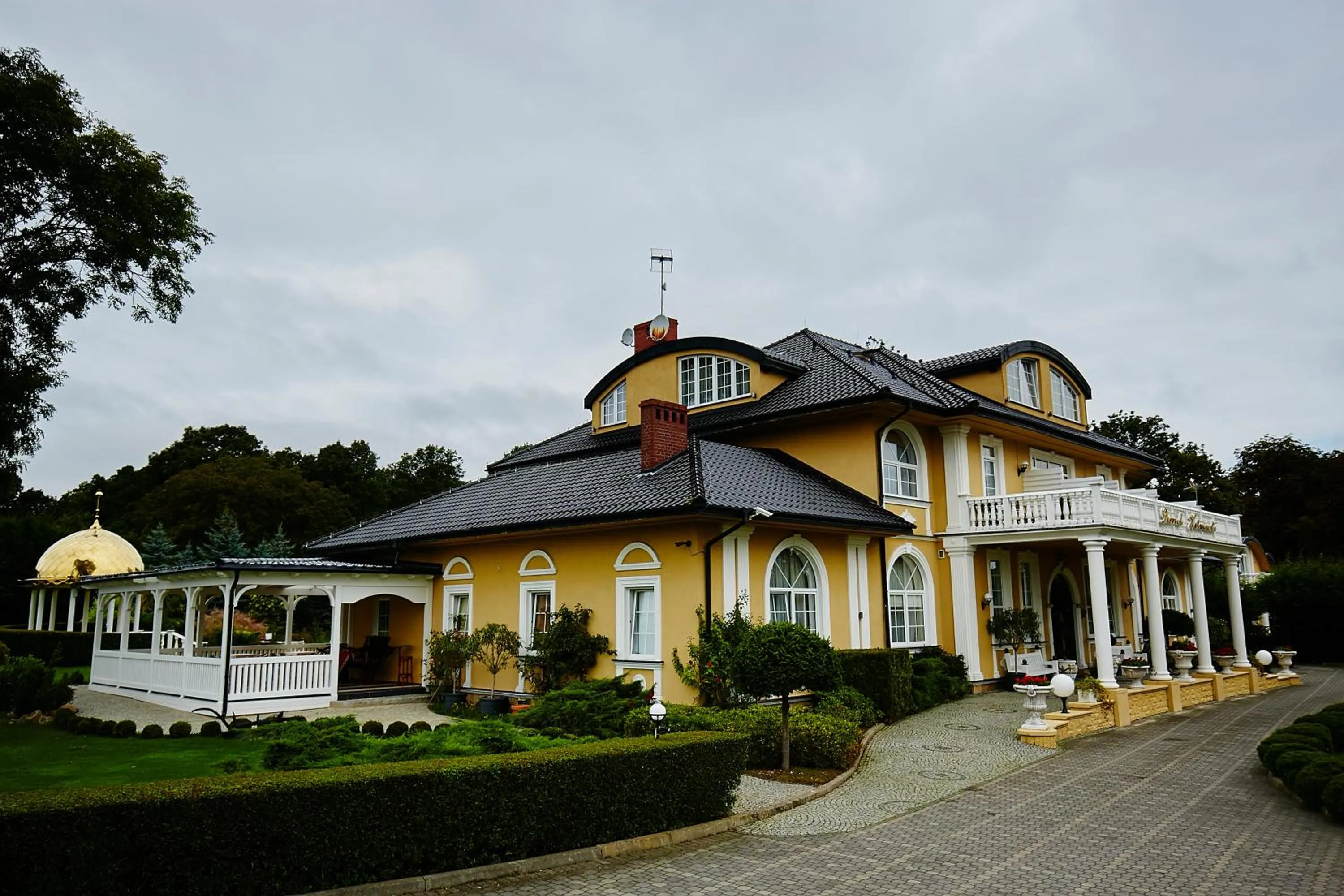 Property building in Dworek Hetmanski