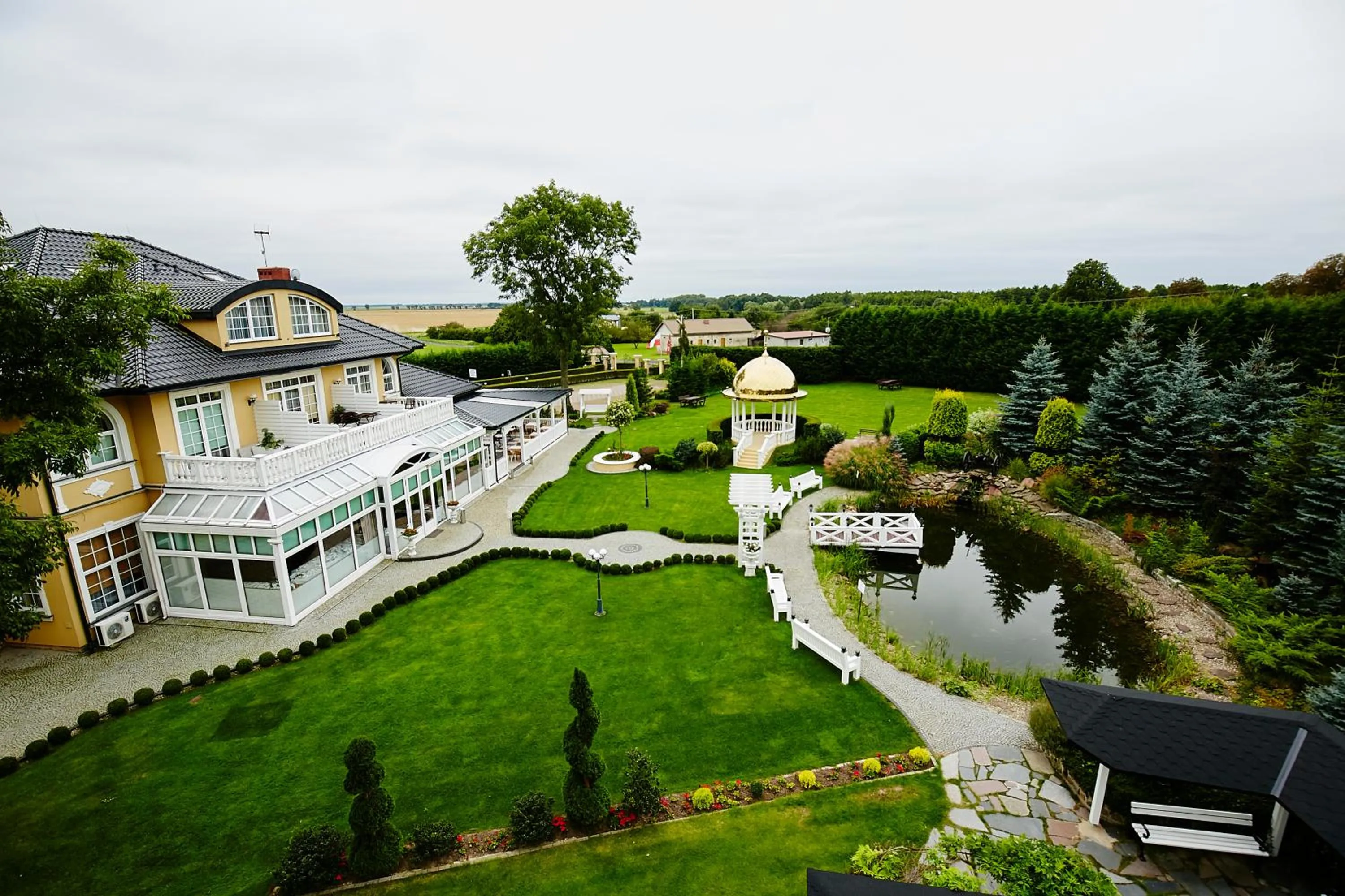 Facade/entrance in Dworek Hetmanski