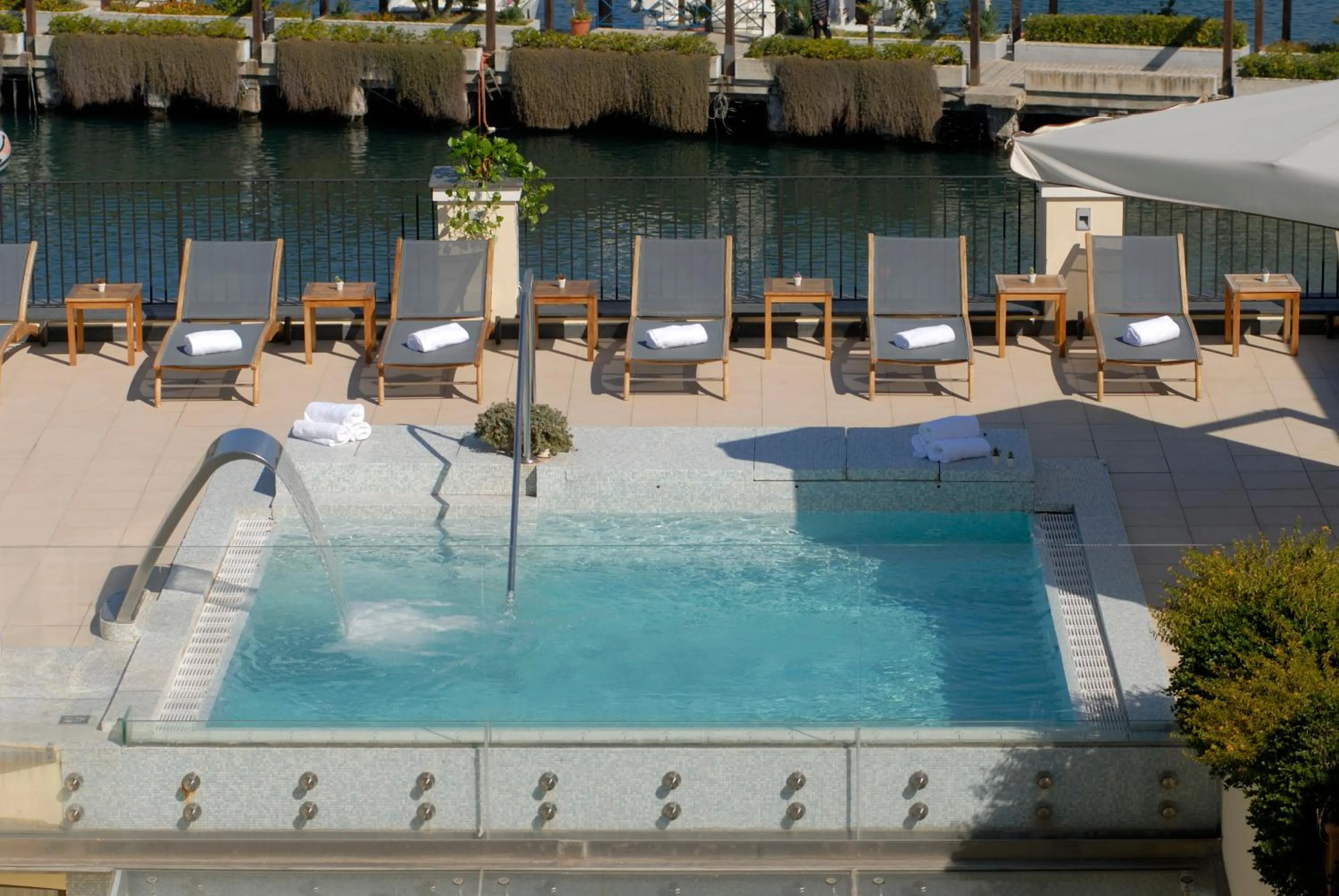 Swimming pool in Hotel Villa Carolina