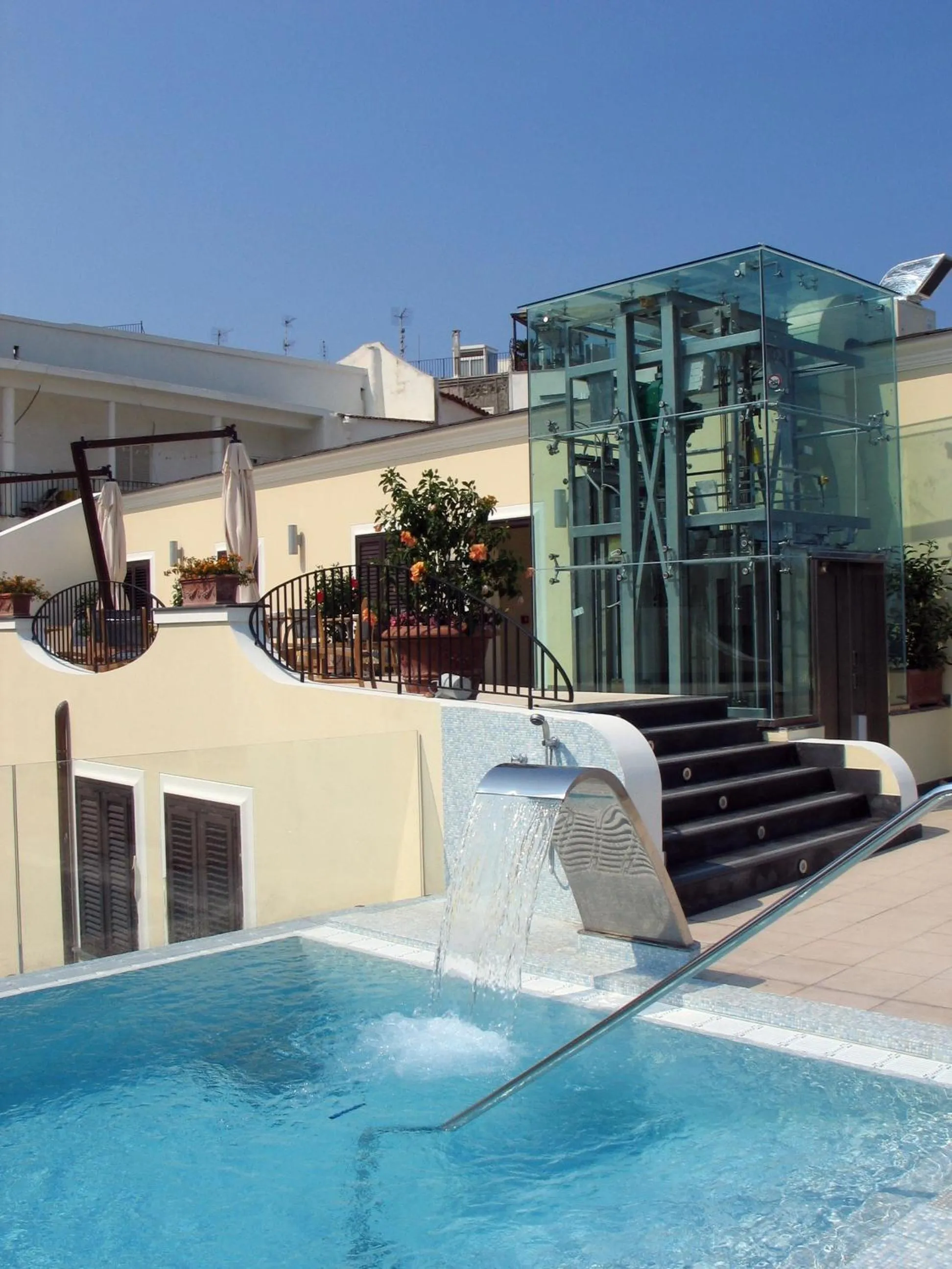 Swimming pool in Hotel Villa Carolina