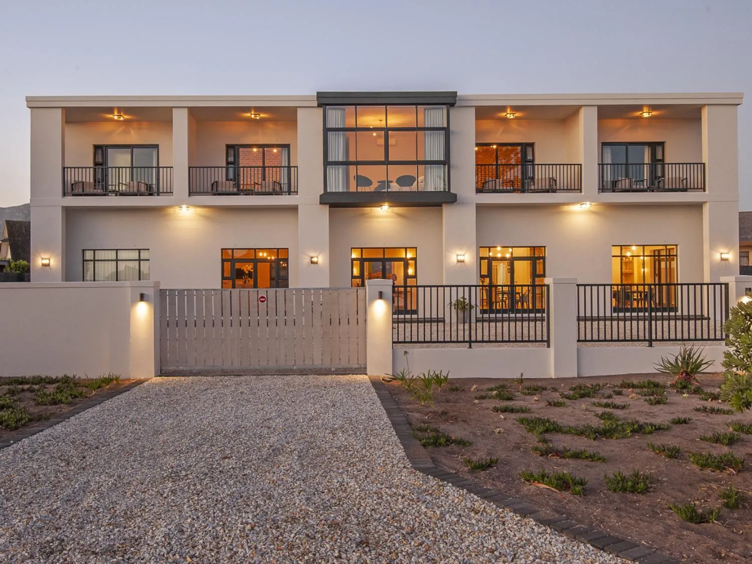 Glow Boutique Suites & Guesthouse
