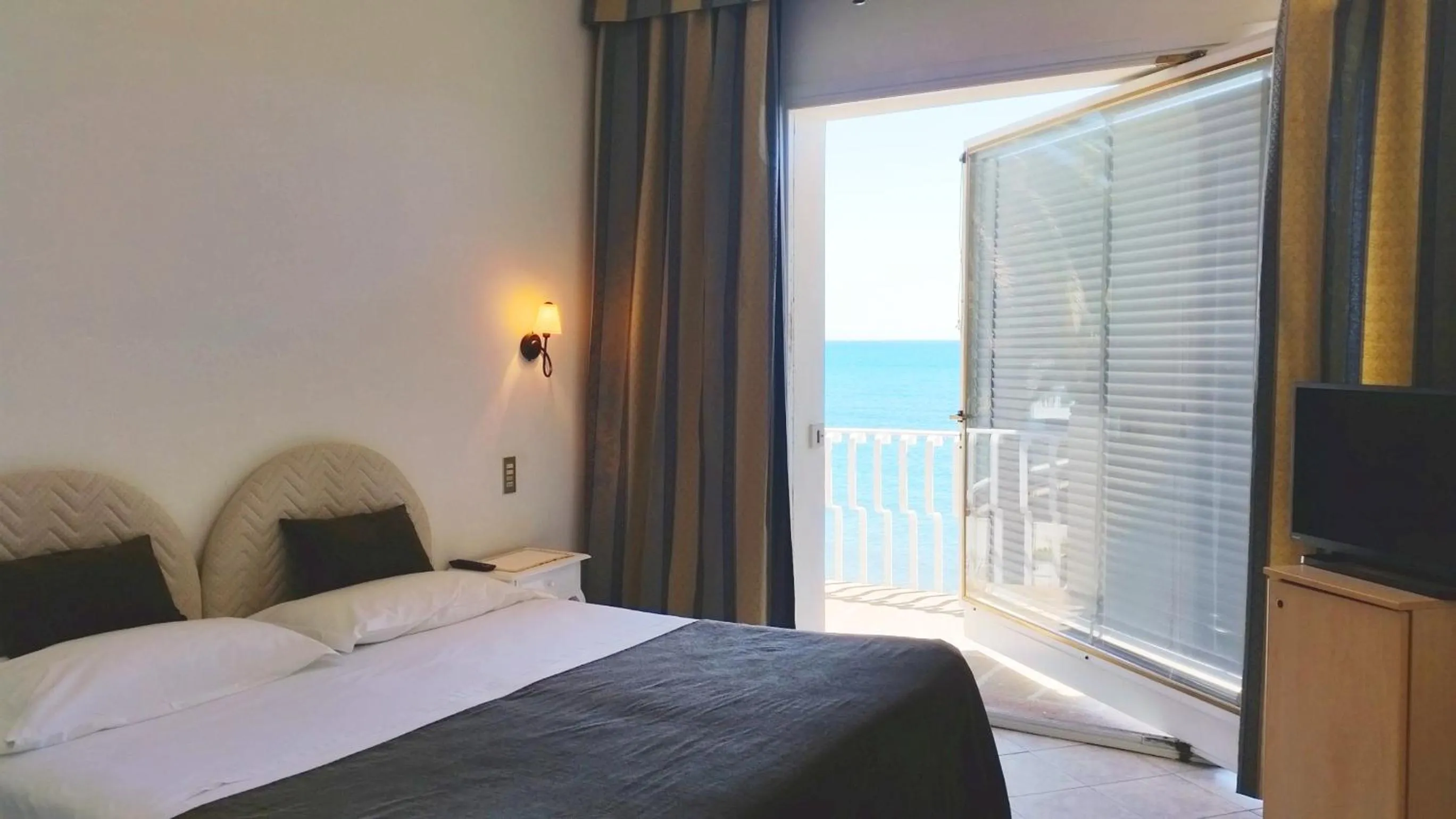 Bed in Hotel Ristorante Maga Circe