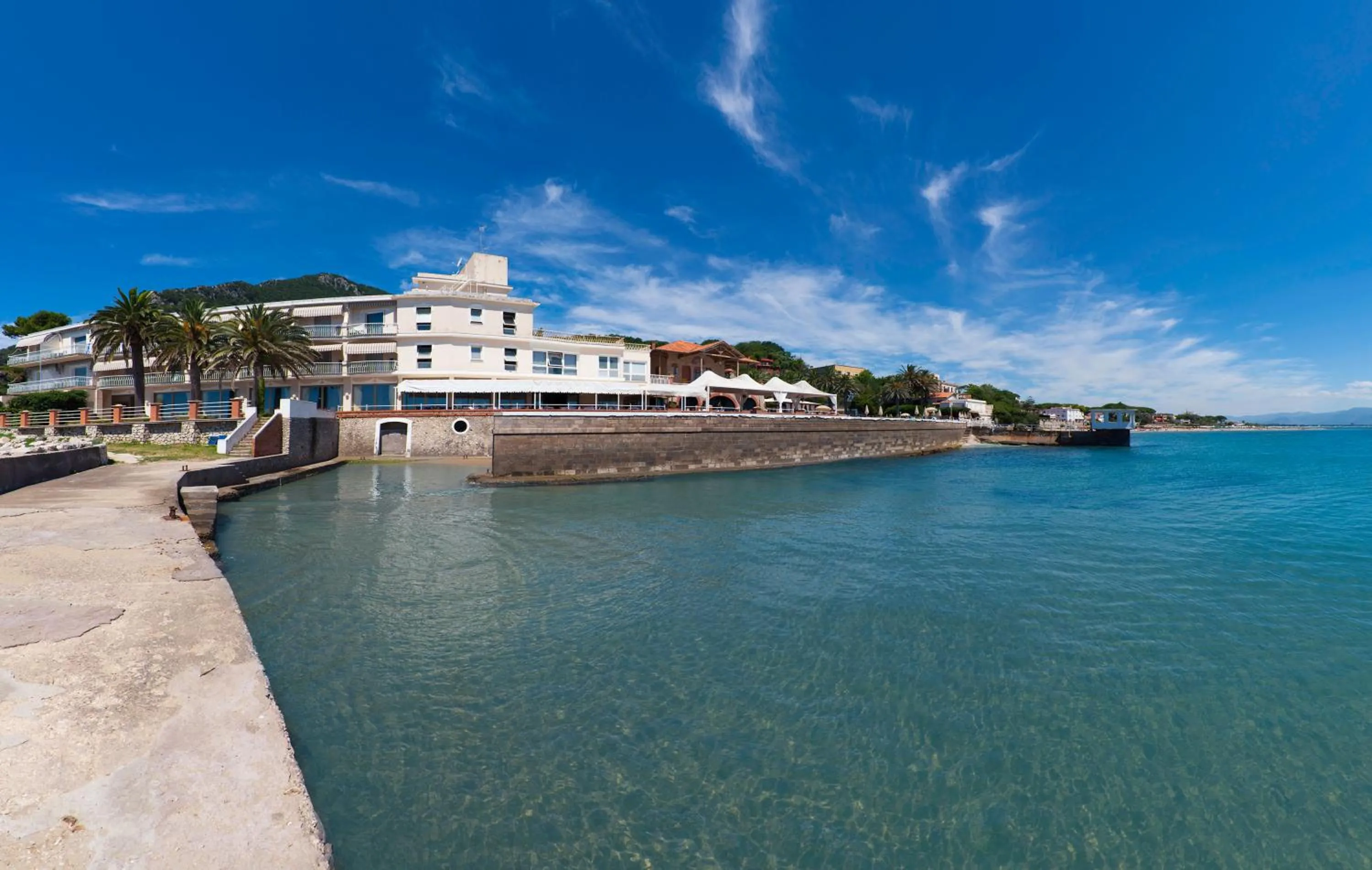 Property building in Hotel Ristorante Maga Circe