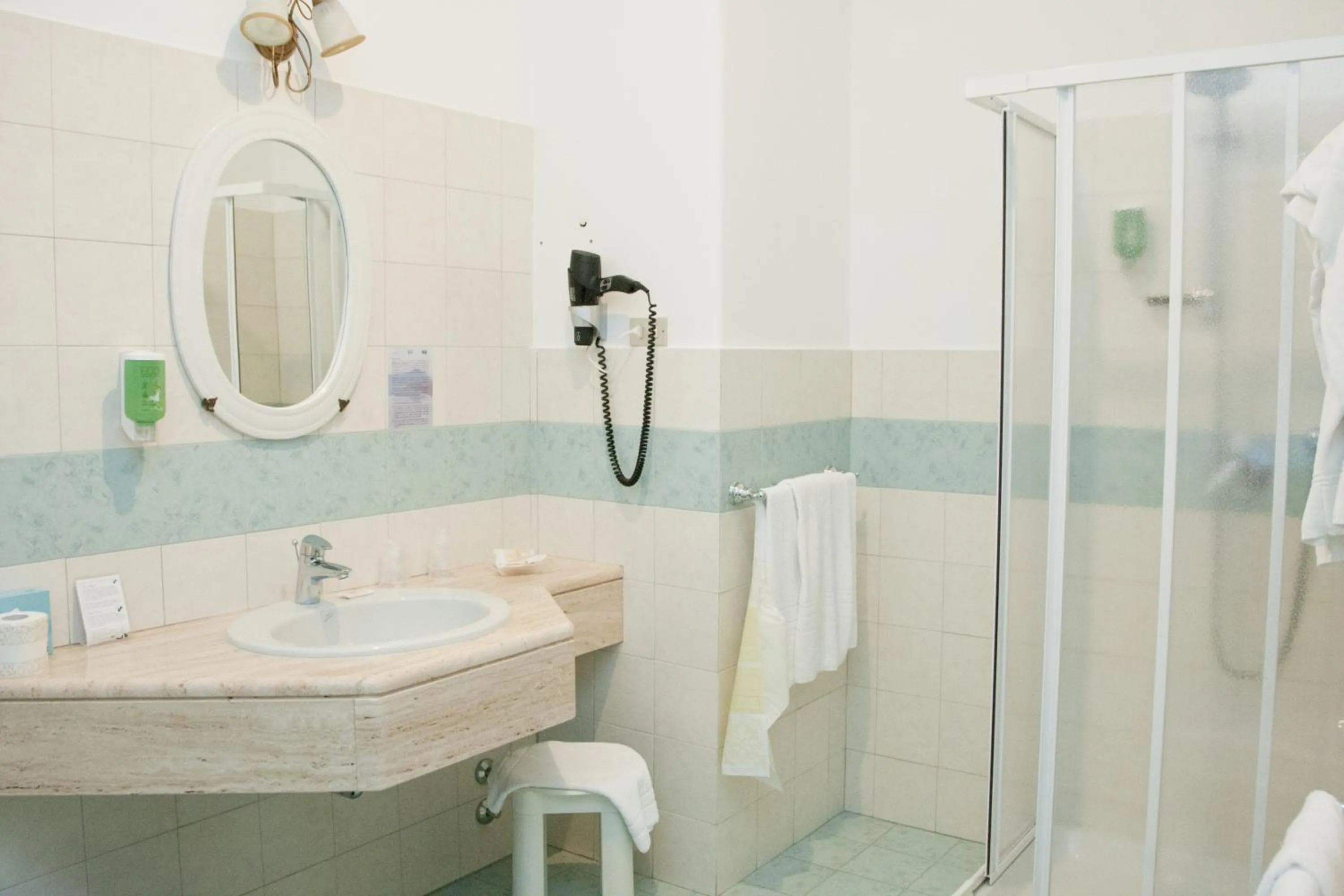 Bathroom in Hotel Ristorante Maga Circe