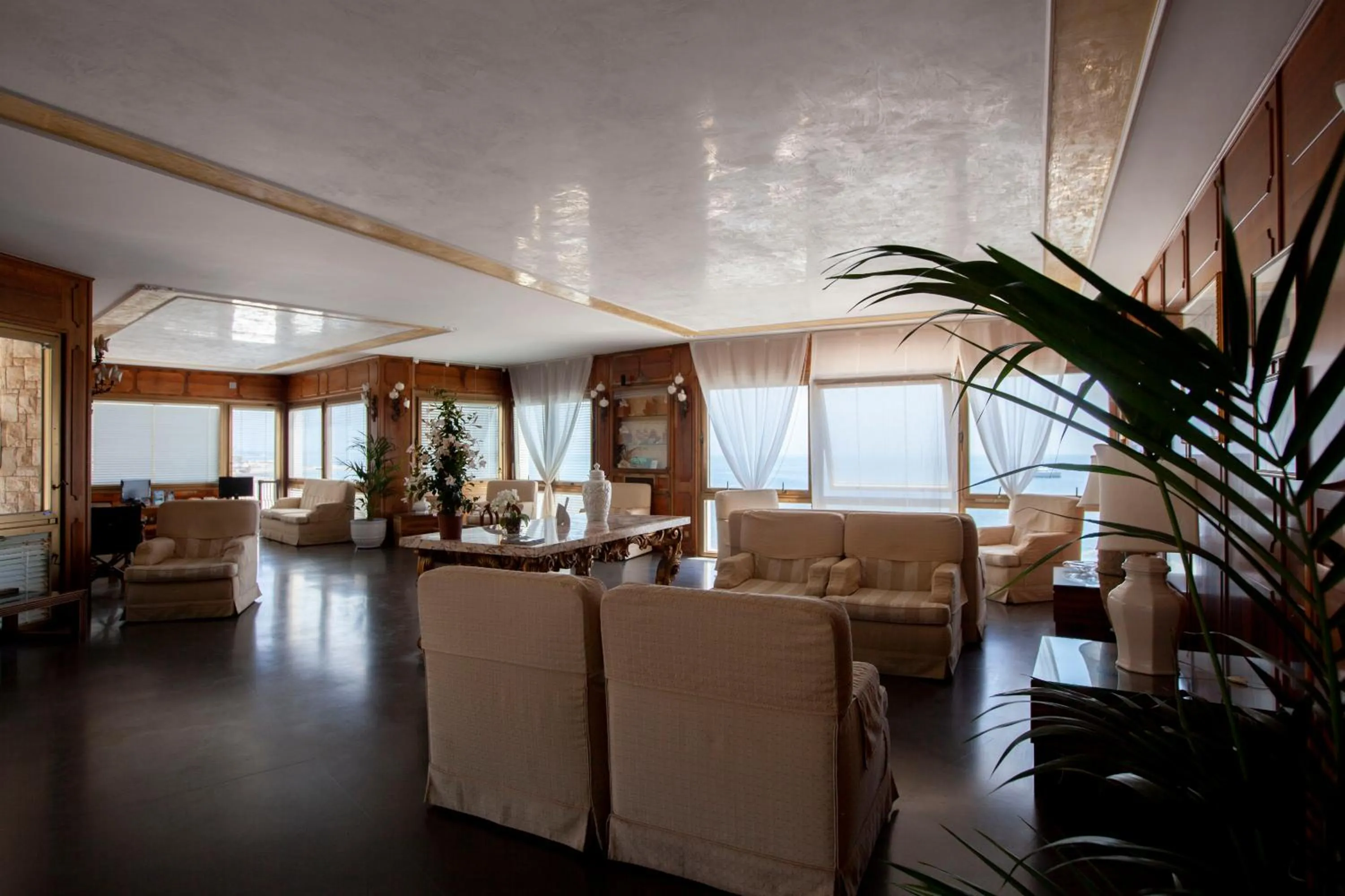 Communal lounge/ TV room in Hotel Ristorante Maga Circe