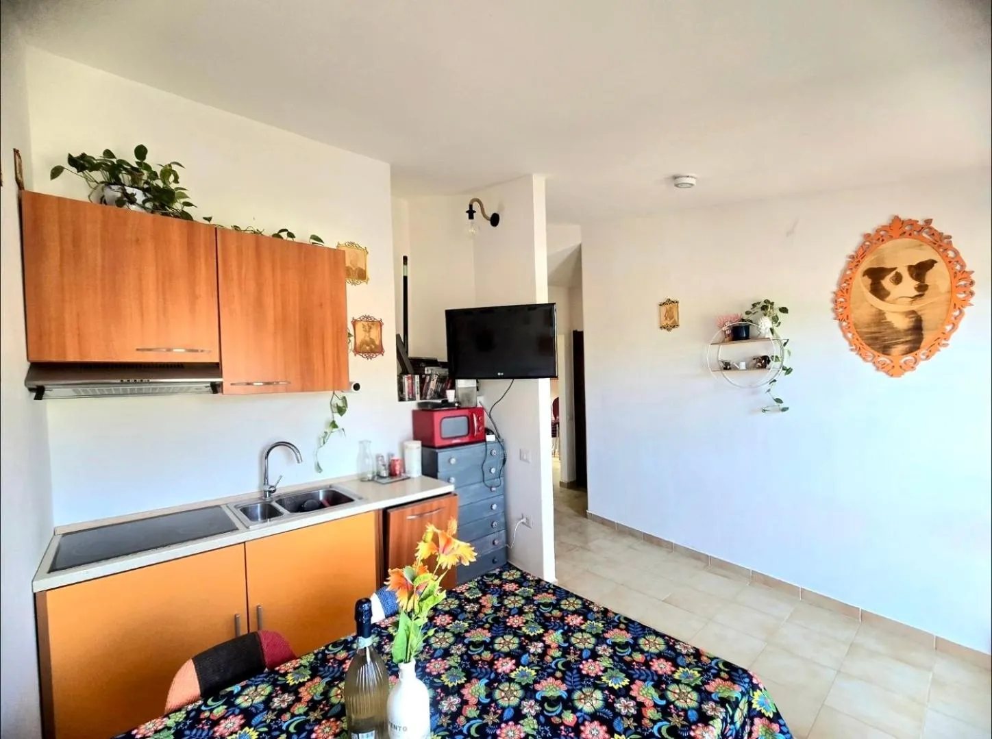 Stylish home with views 4 min walk to the beach!!