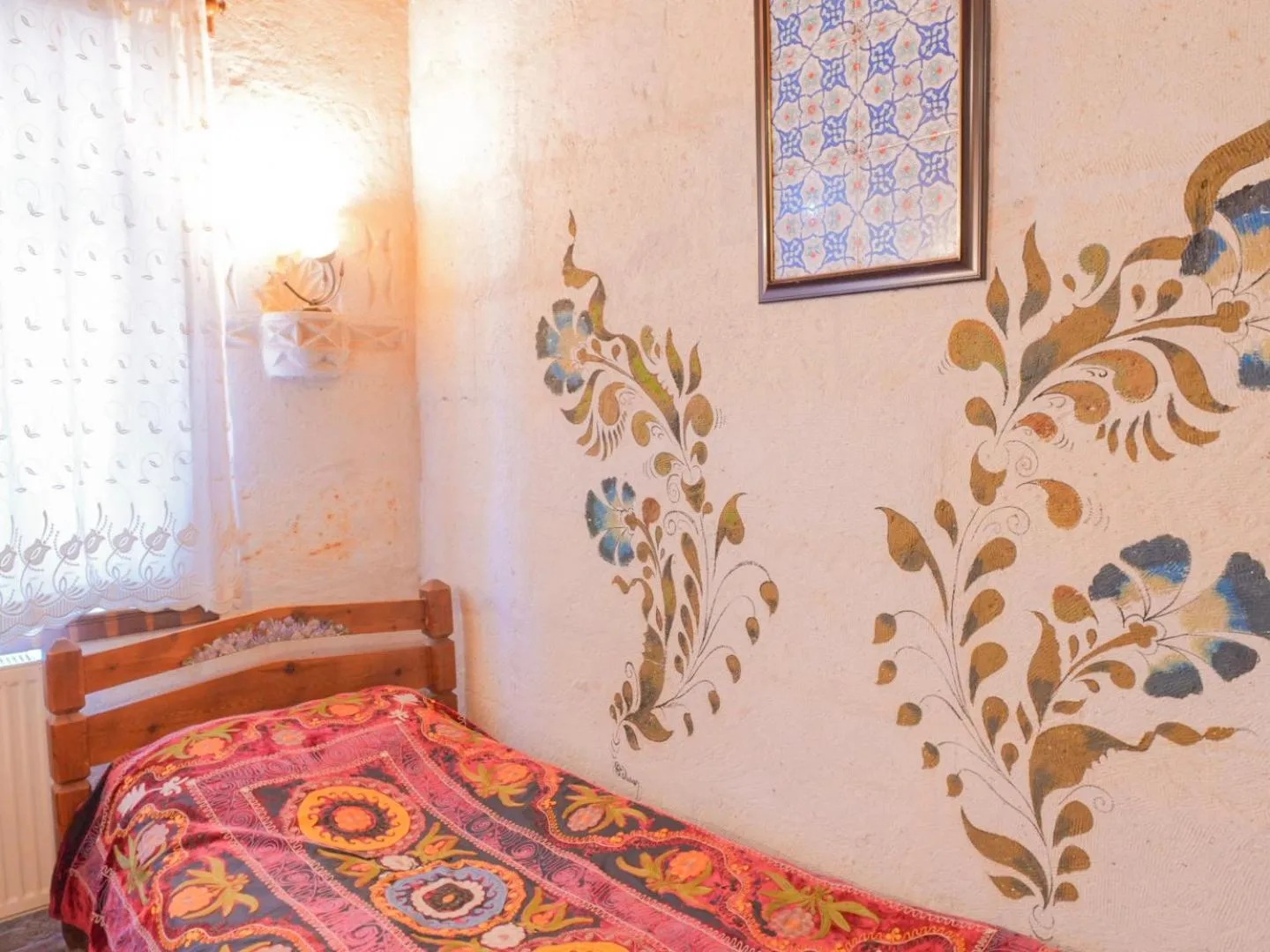 Bed in Kismet Cave House