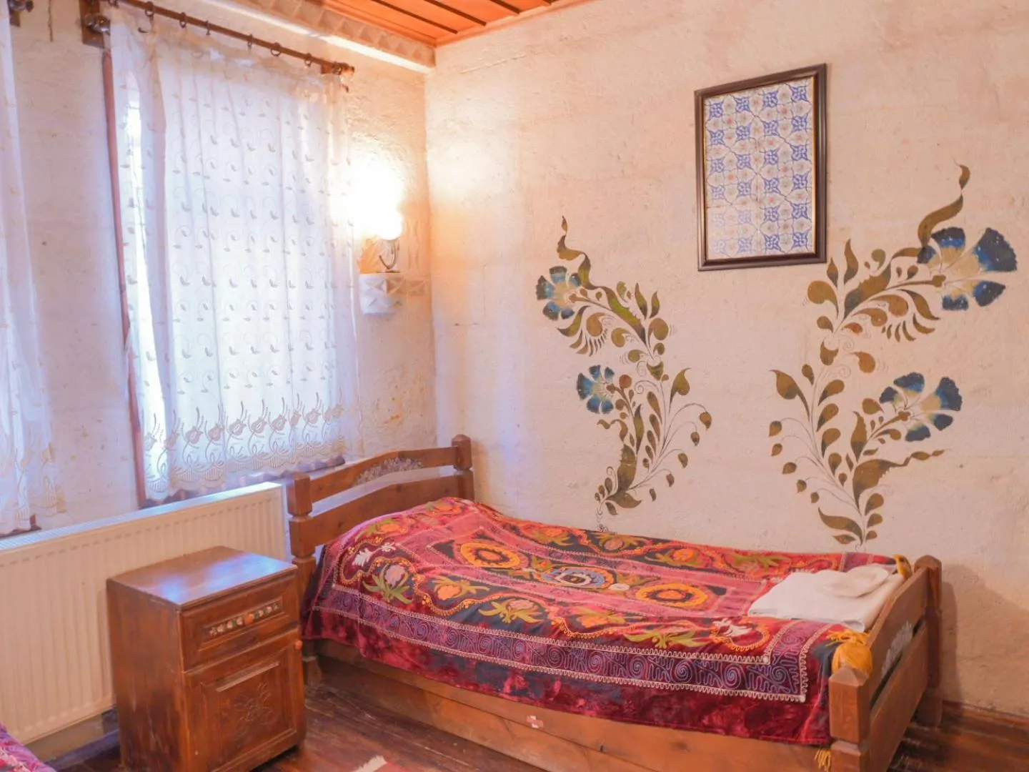 Bed in Kismet Cave House