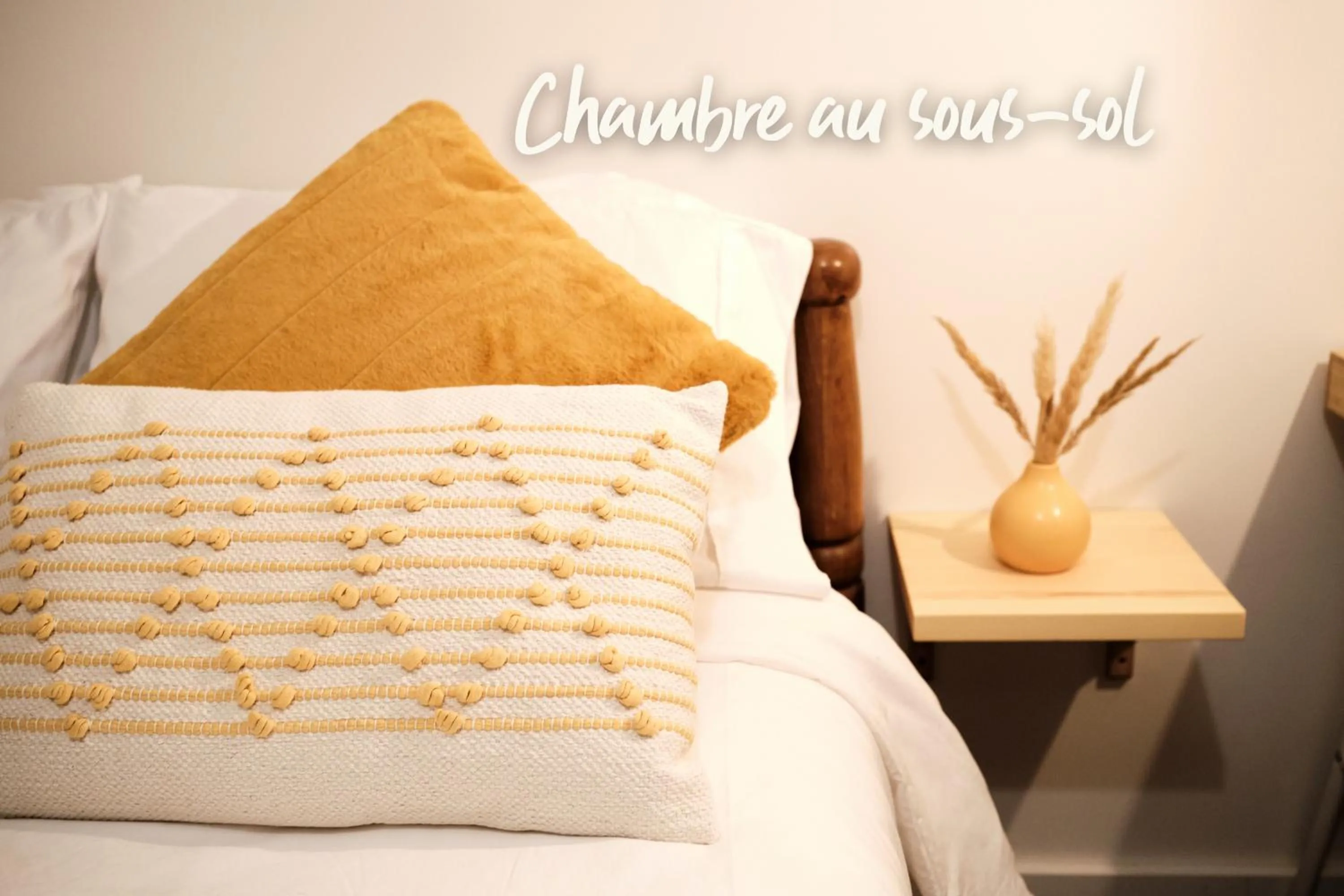 Bed in AUBERGE DU DIMANCHE - Hotel - Fjord-du-Saguenay - l'Anse-Saint-Jean - Riviere-Eternite