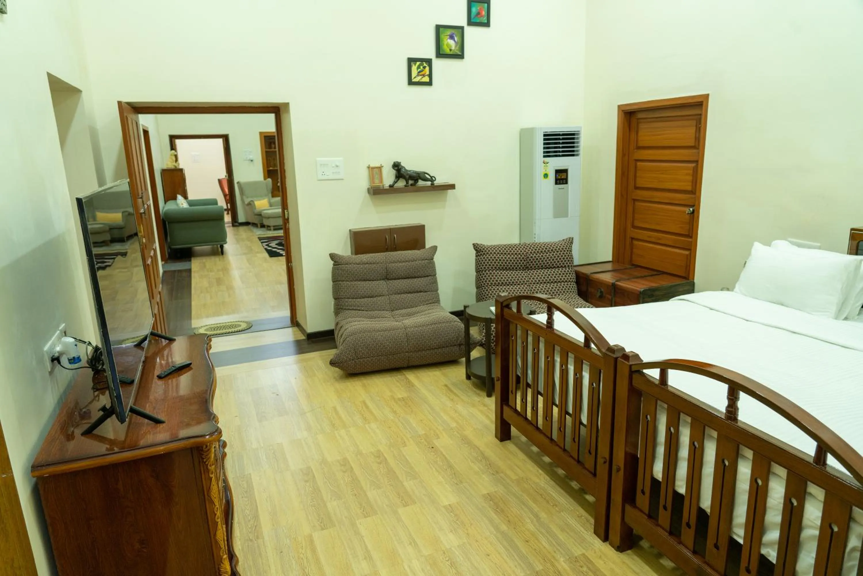 Bed in The Inglewood Bungalow