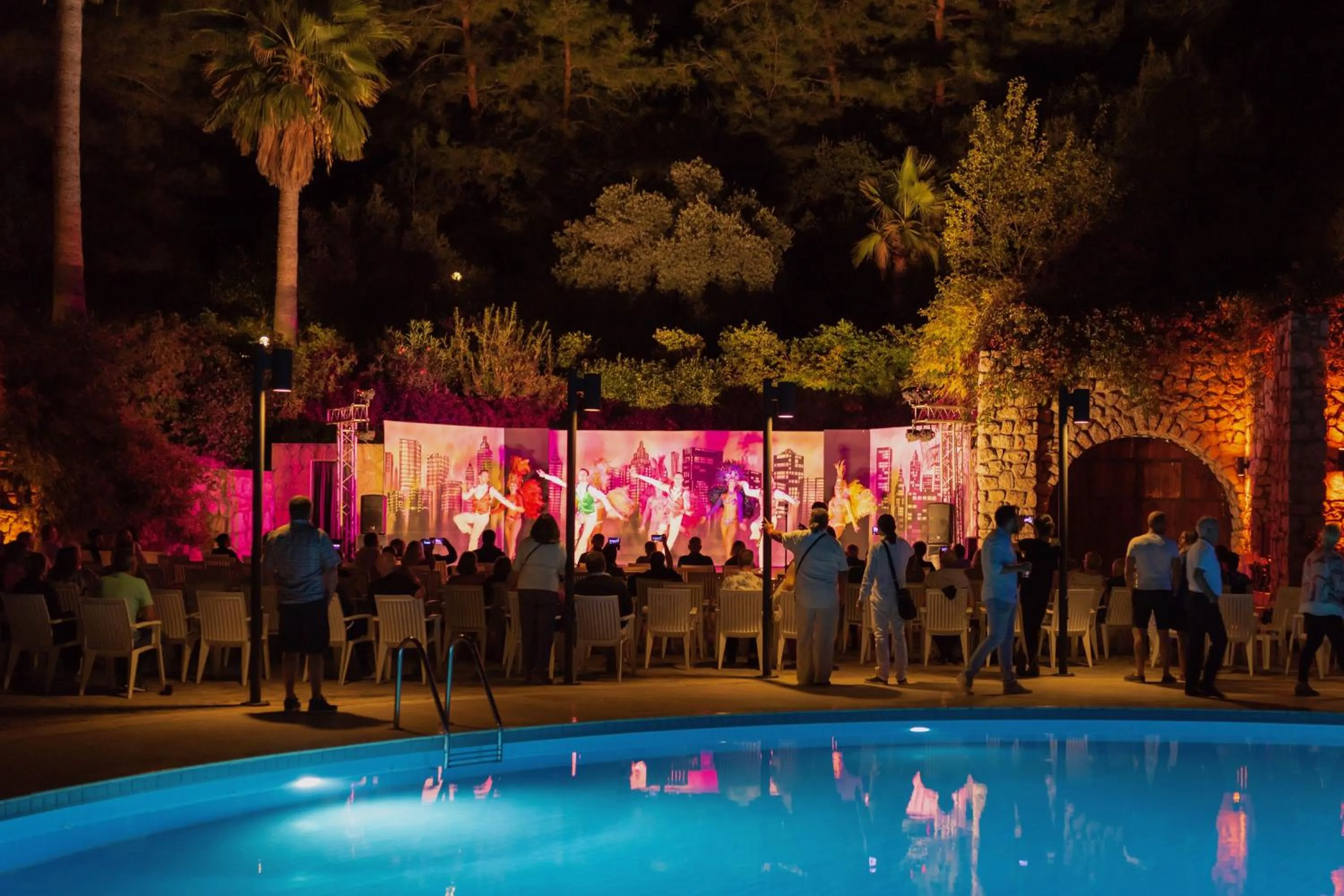 Evening entertainment in Montana Pine Resort - All Inclusive