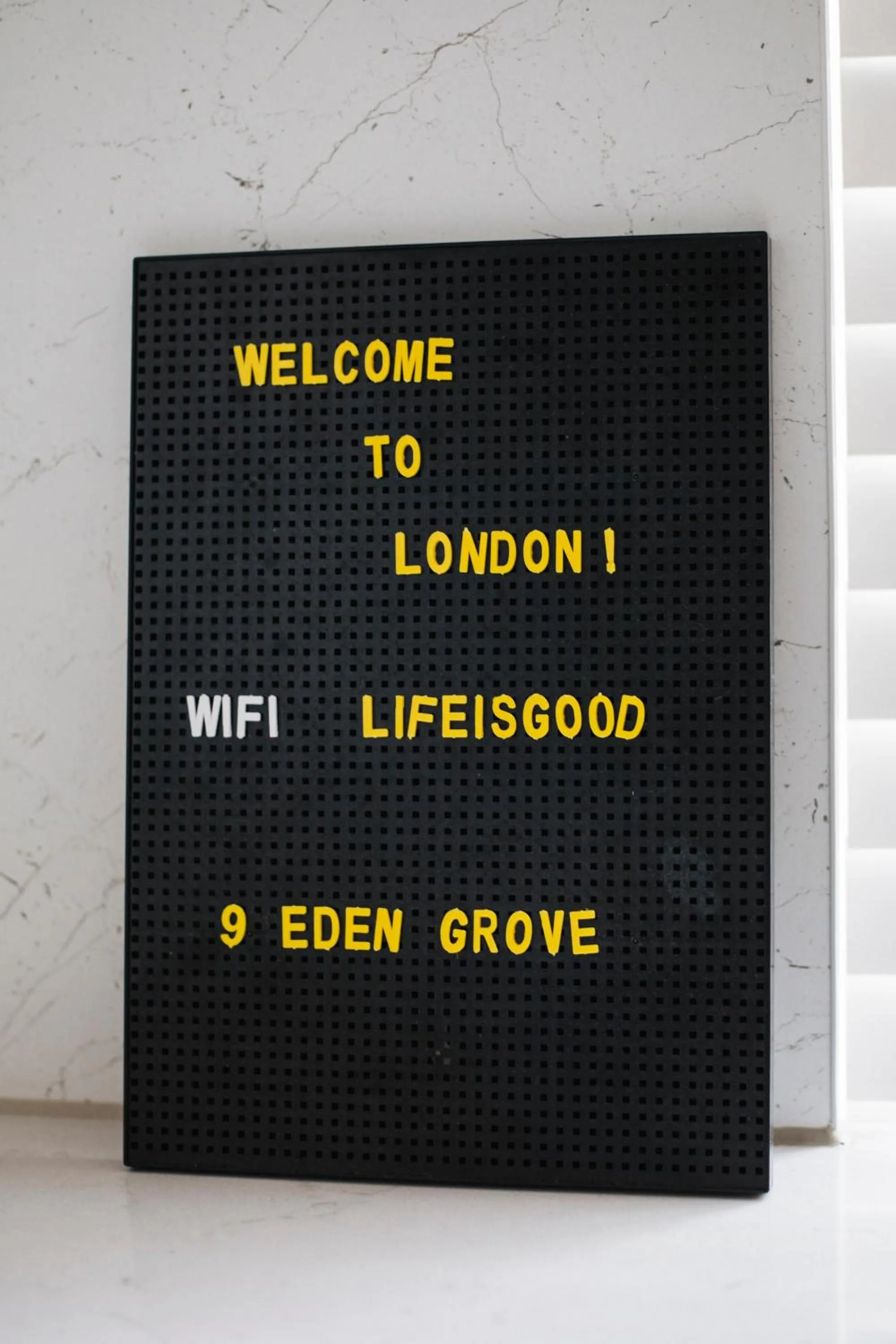 Decorative detail in Eden Grove - Islington - Studio Apartment