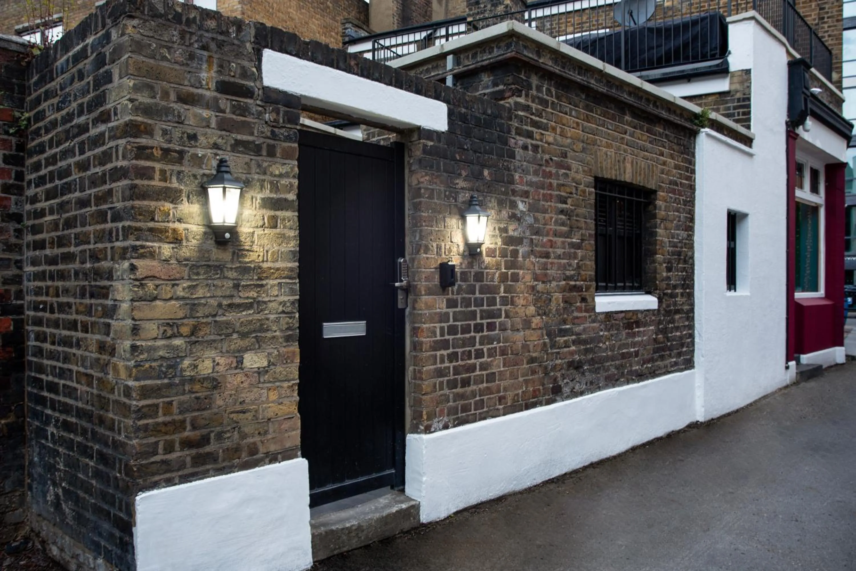 Property building in Eden Grove - Islington - Studio Apartment