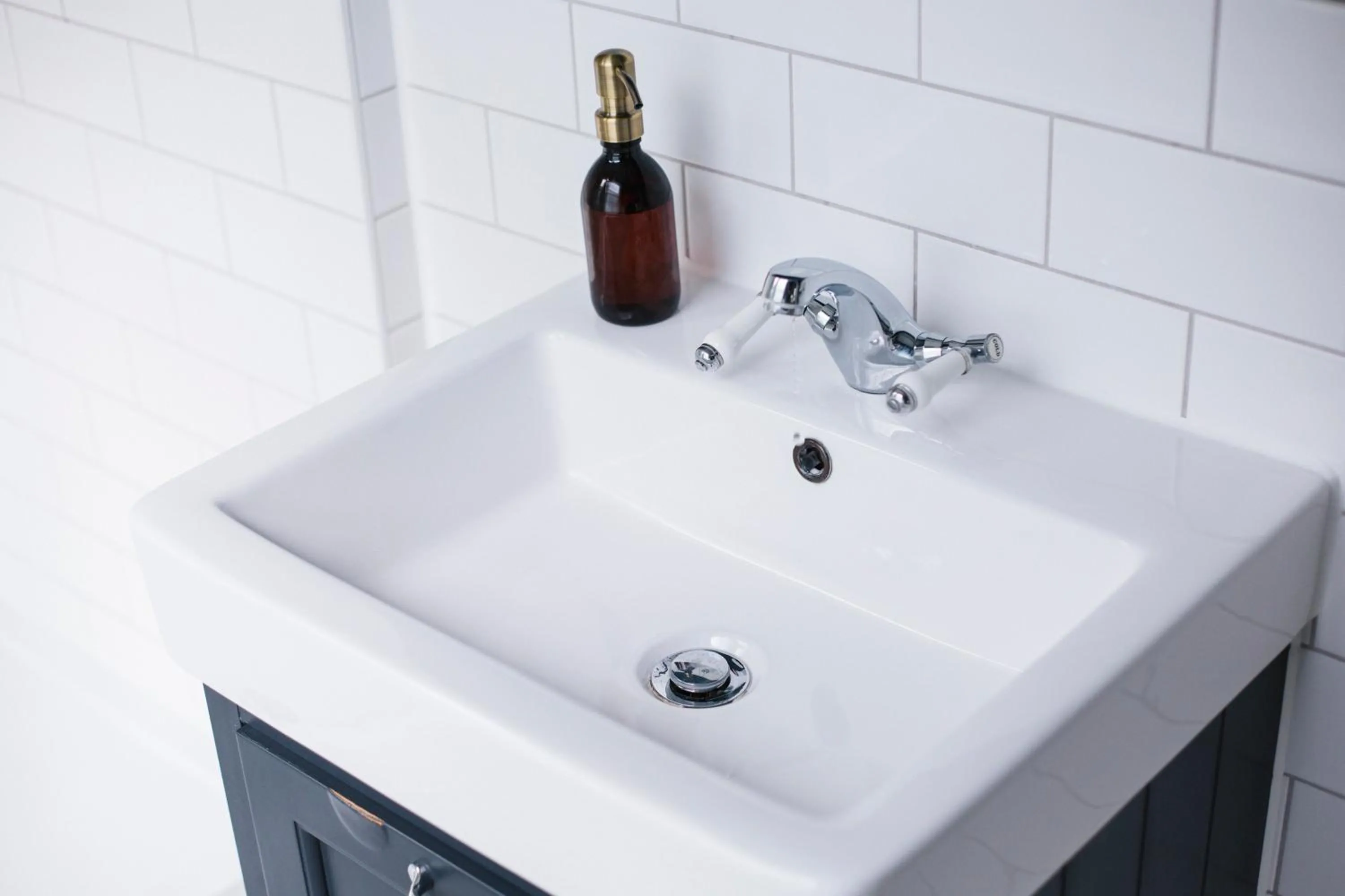 Bathroom in Eden Grove - Islington - Studio Apartment