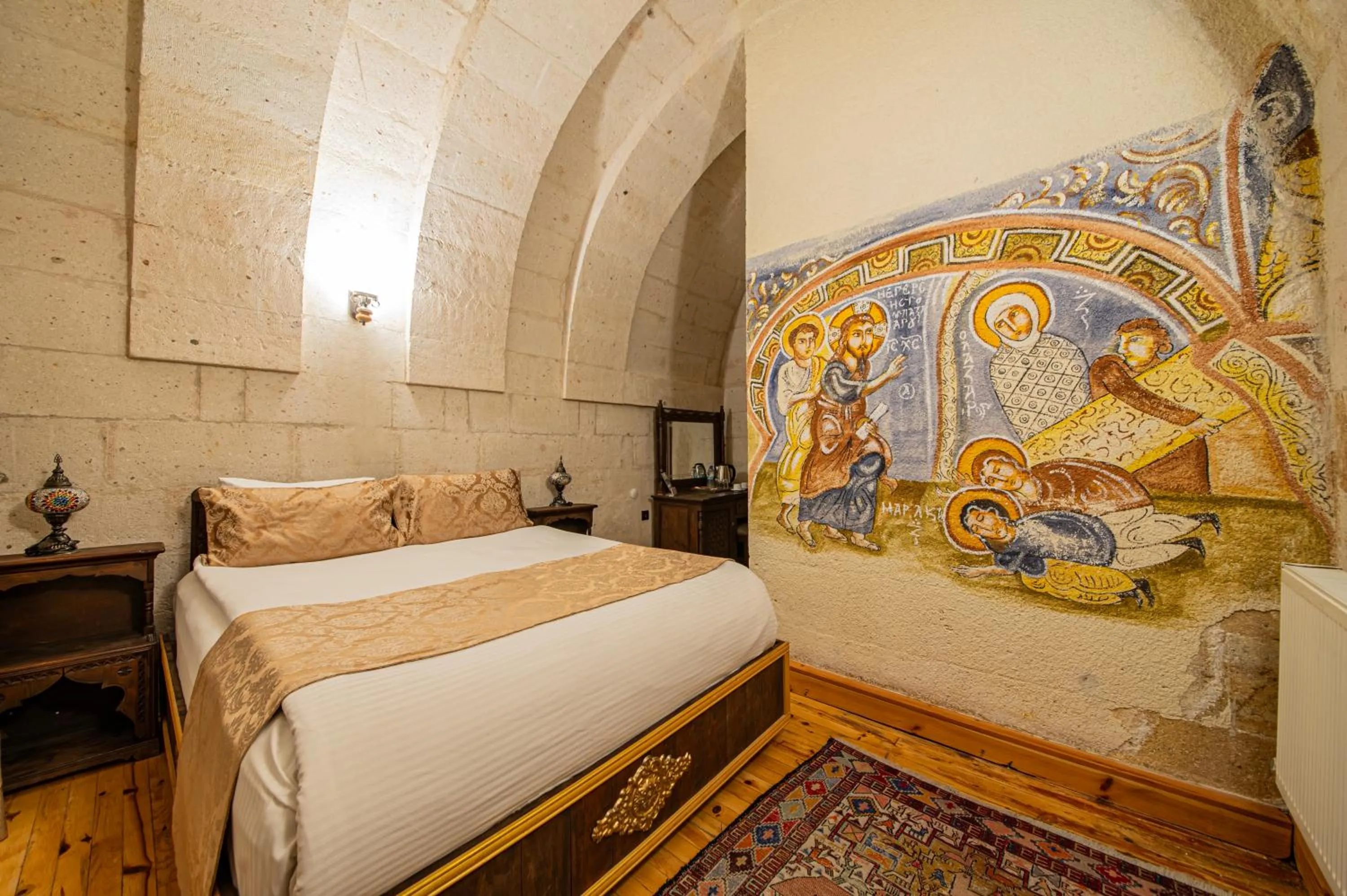 Photo of the whole room, Bed in Ascension Cave Suites - Special Class