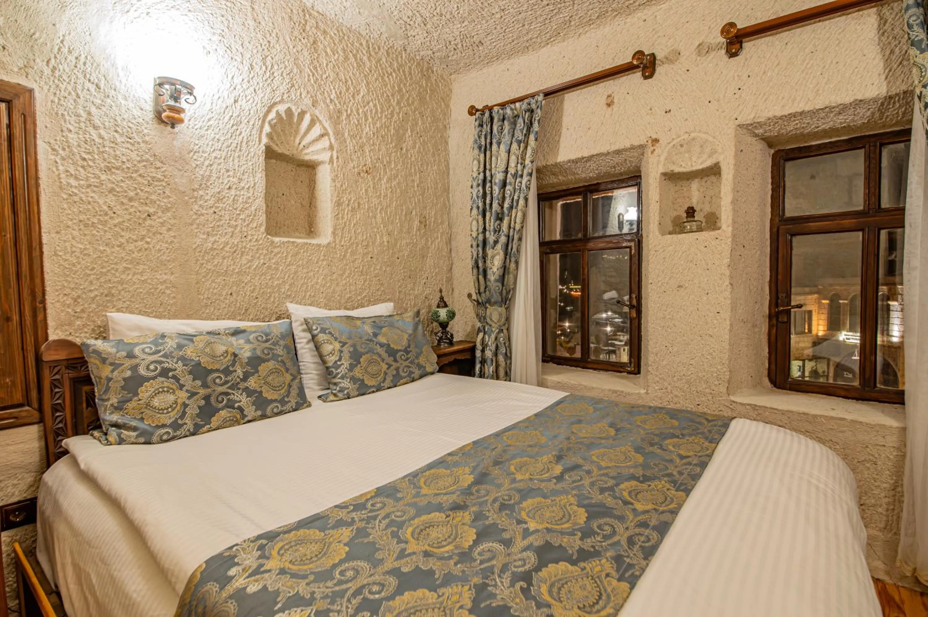 Photo of the whole room, Bed in Ascension Cave Suites - Special Class